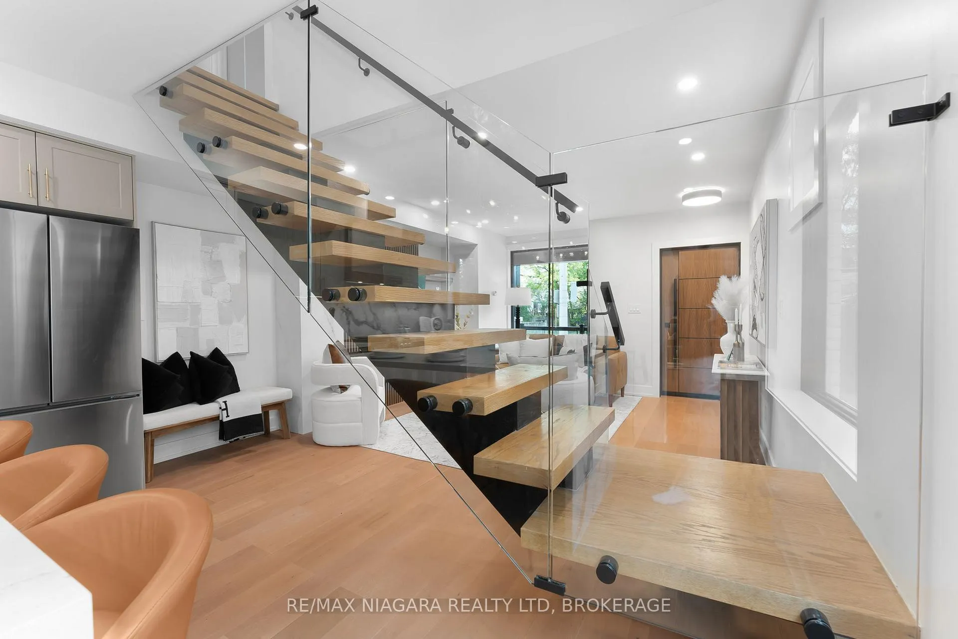 Photo 20 of 853 Sammon Avenue, Toronto, Woodbine-Lumsden — HOMEH