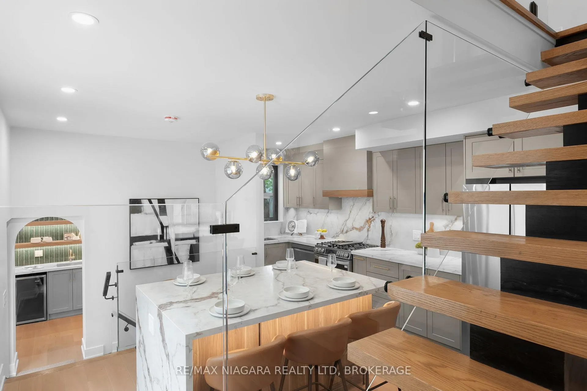 Photo 24 of 853 Sammon Avenue, Toronto, Woodbine-Lumsden — HOMEH