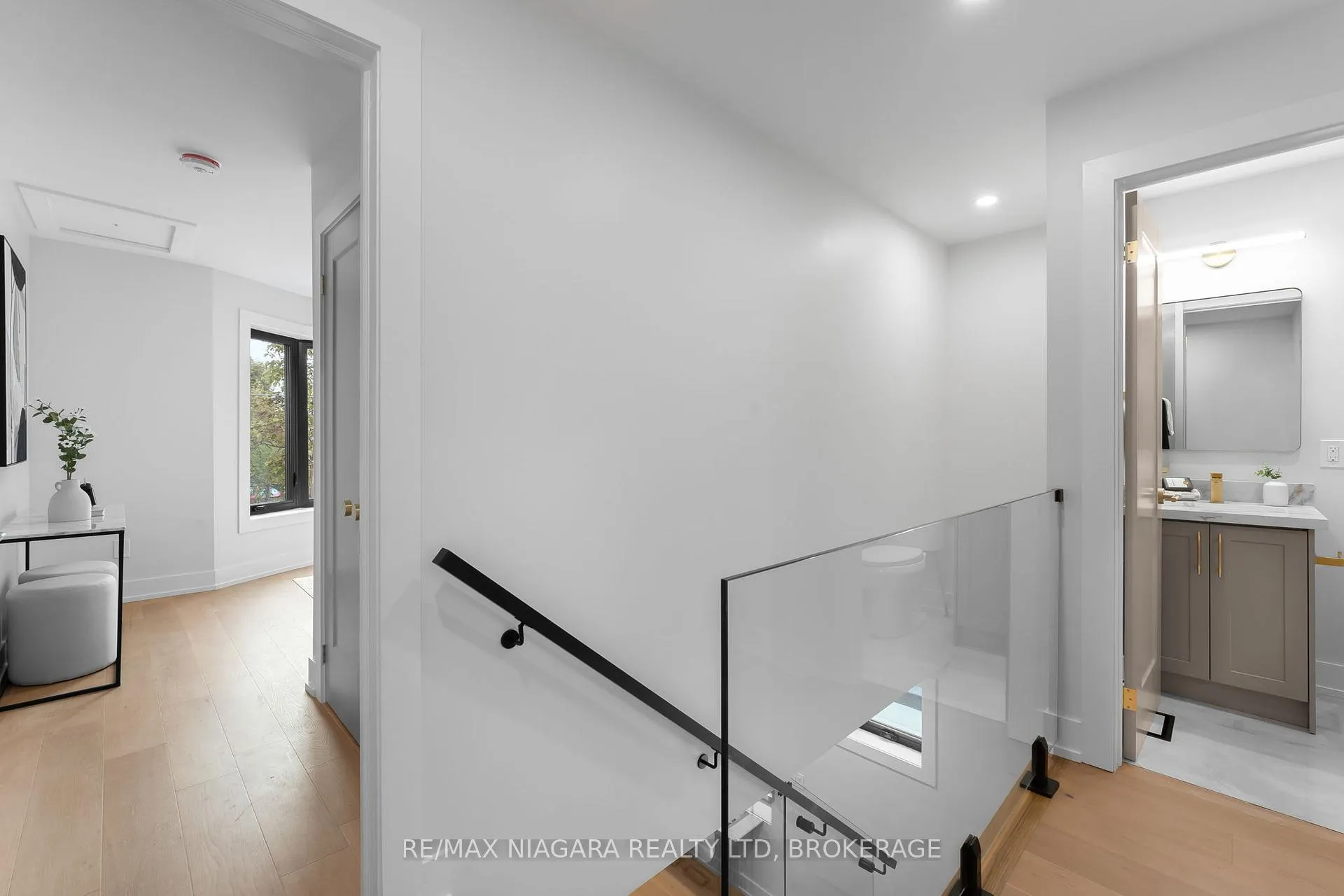 Photo 25 of 853 Sammon Avenue, Toronto, Woodbine-Lumsden — HOMEH