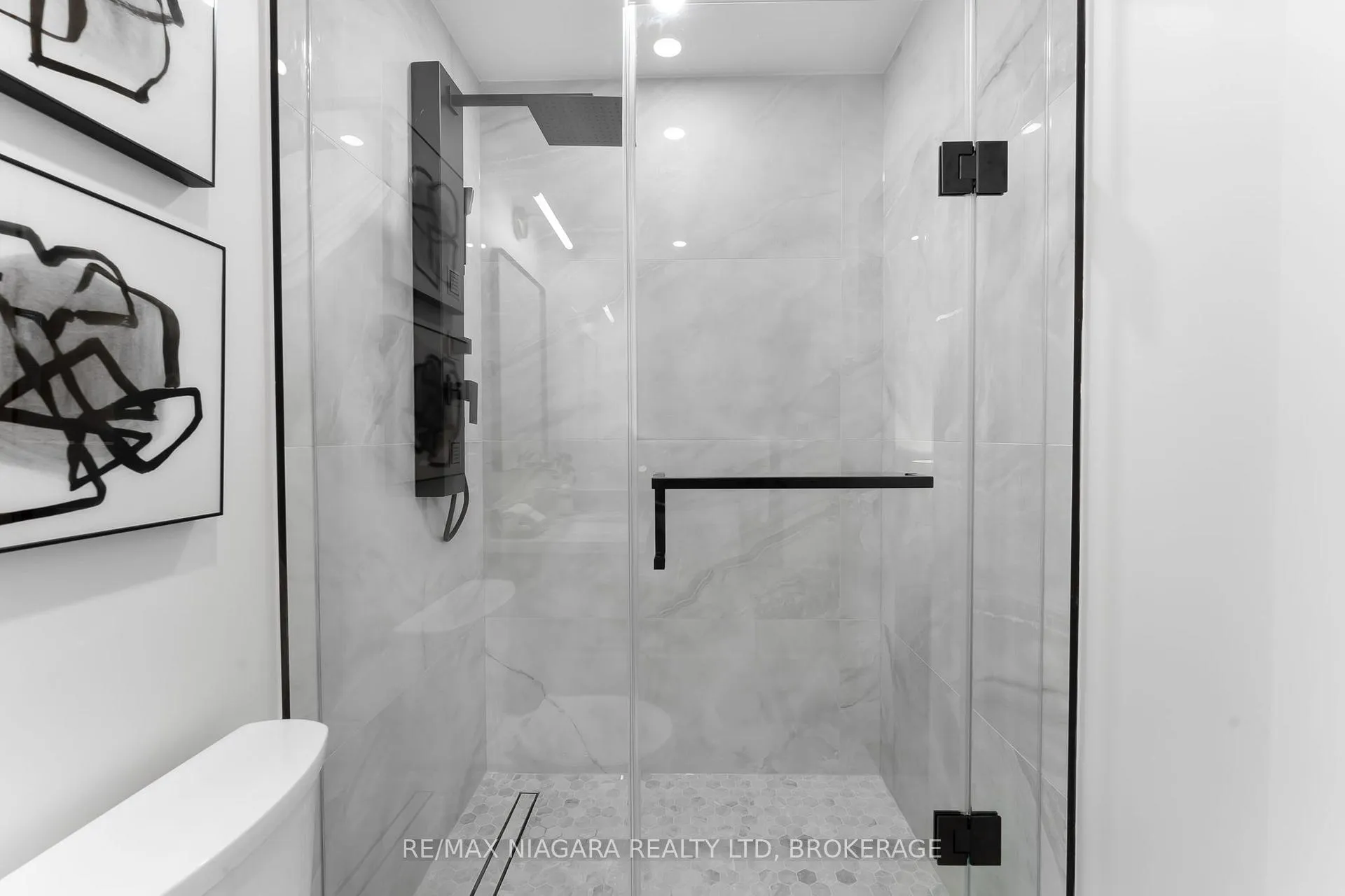 Photo 31 of 853 Sammon Avenue, Toronto, Woodbine-Lumsden — HOMEH