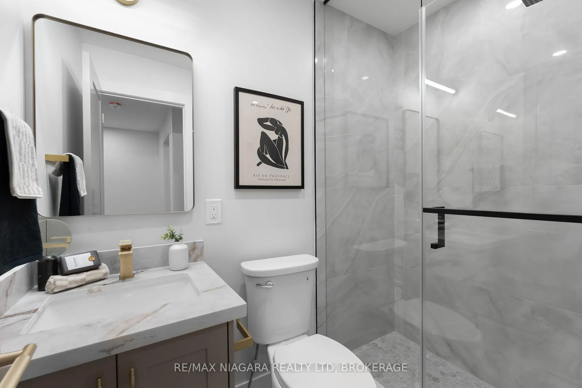 Photo 34 of 853 Sammon Avenue, Toronto, Woodbine-Lumsden — HOMEH