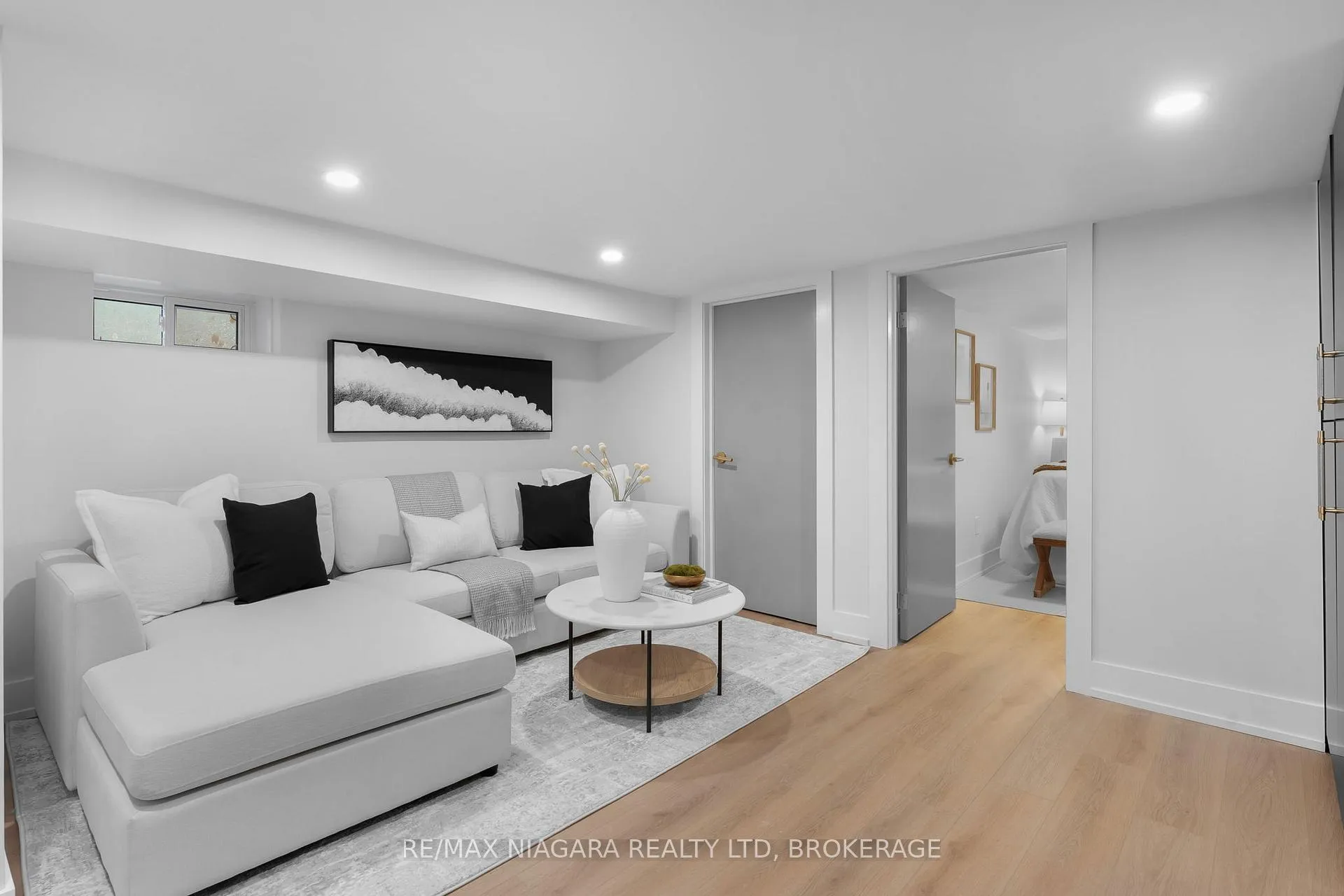 Photo 38 of 853 Sammon Avenue, Toronto, Woodbine-Lumsden — HOMEH