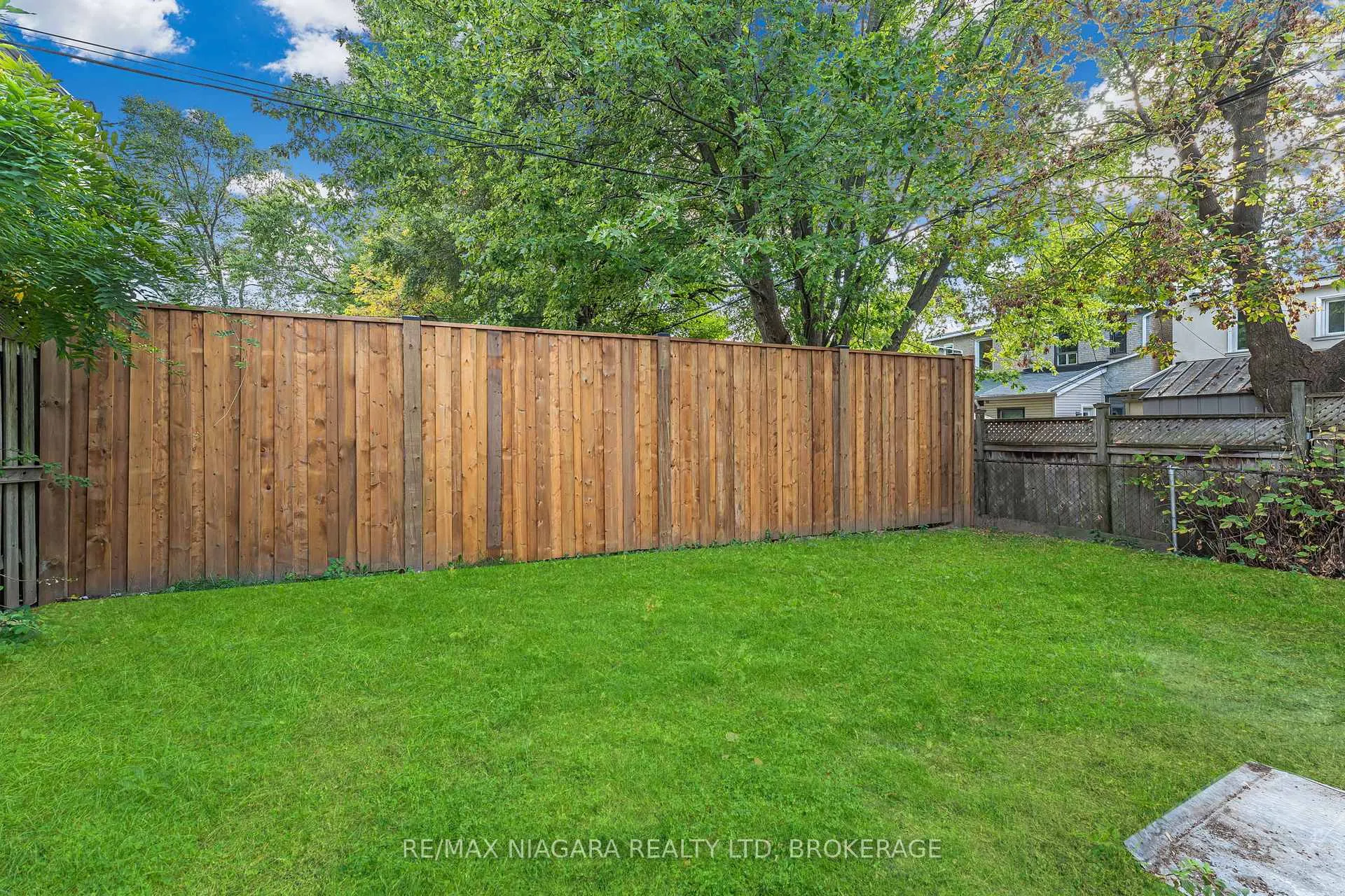 Photo 42 of 853 Sammon Avenue, Toronto, Woodbine-Lumsden — HOMEH