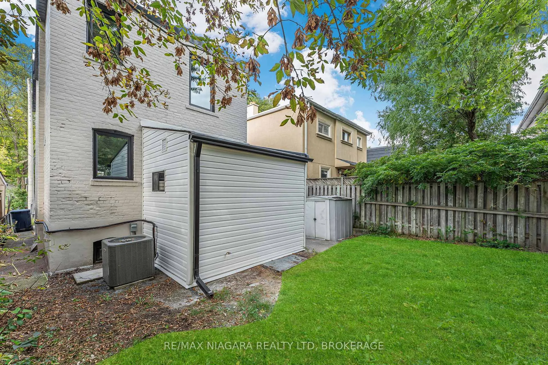 Photo 44 of 853 Sammon Avenue, Toronto, Woodbine-Lumsden — HOMEH