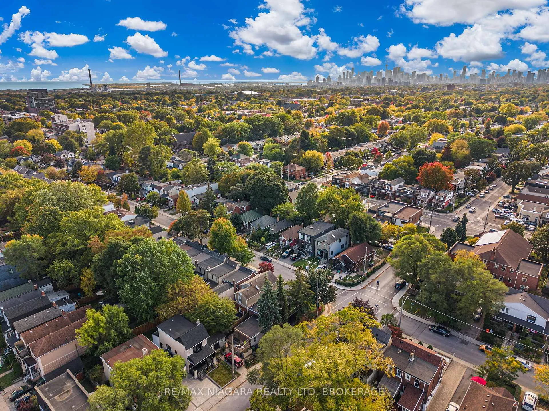 Photo 46 of 853 Sammon Avenue, Toronto, Woodbine-Lumsden — HOMEH