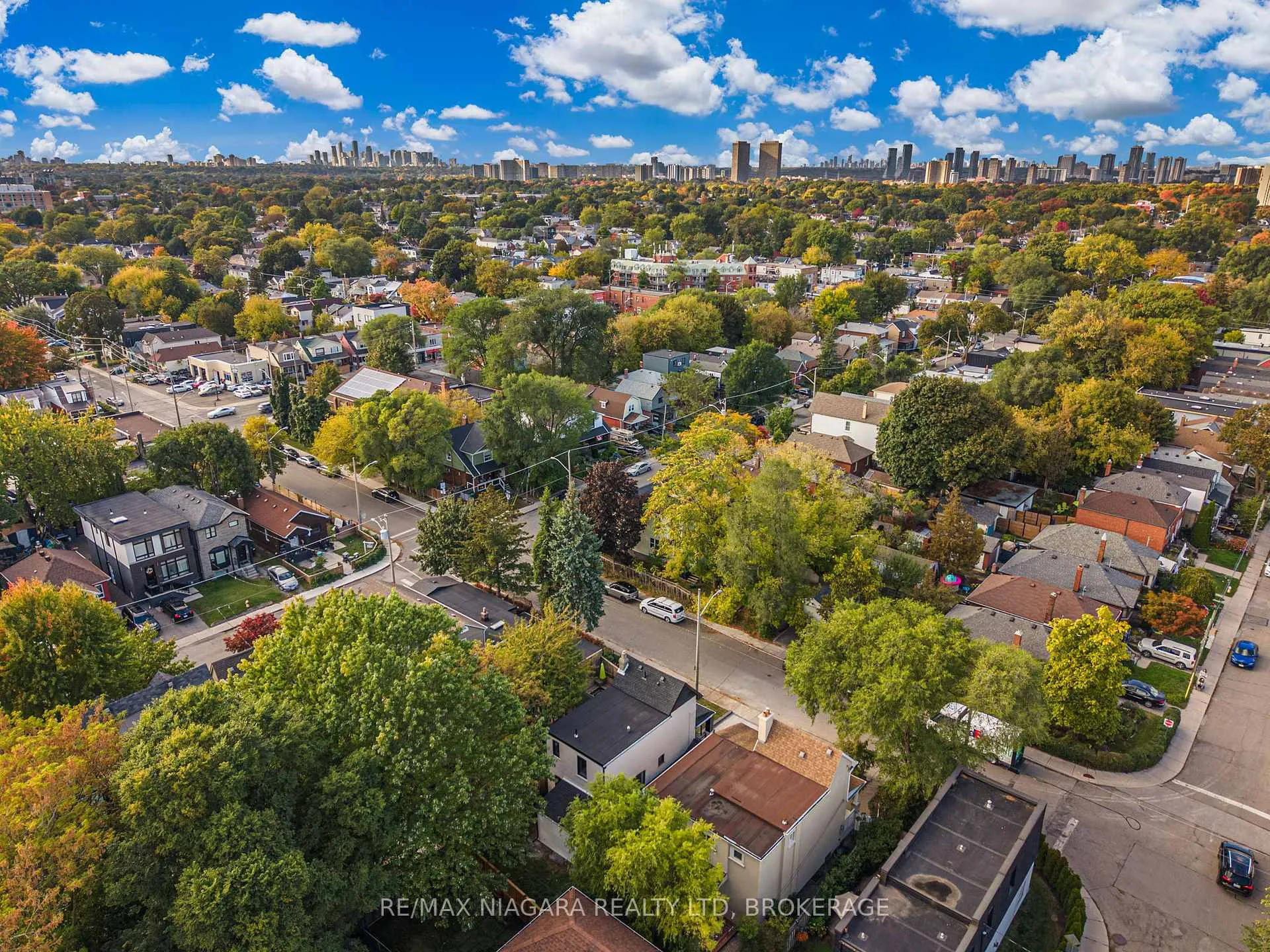 Photo 49 of 853 Sammon Avenue, Toronto, Woodbine-Lumsden — HOMEH