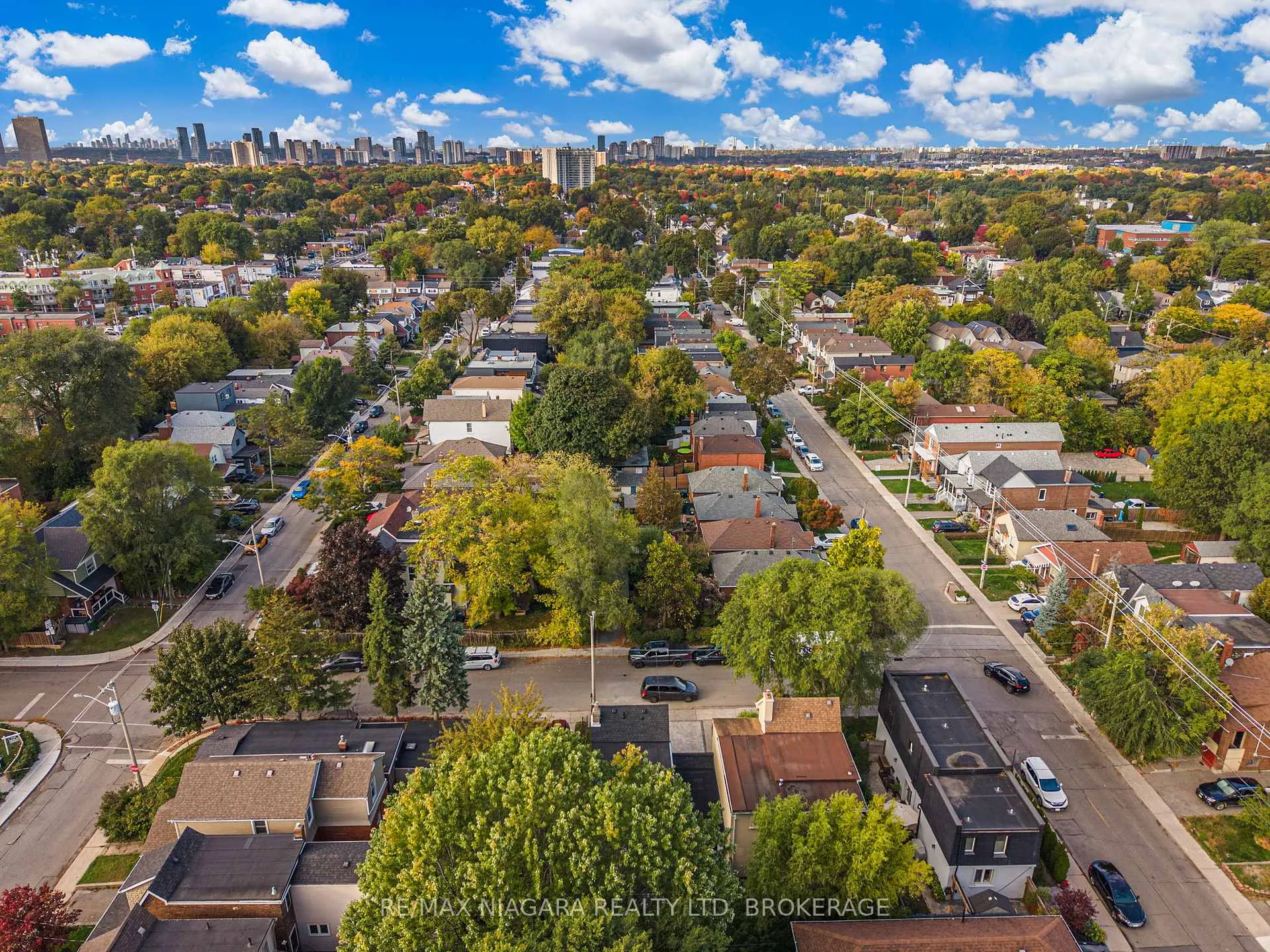 Photo 50 of 853 Sammon Avenue, Toronto, Woodbine-Lumsden — HOMEH