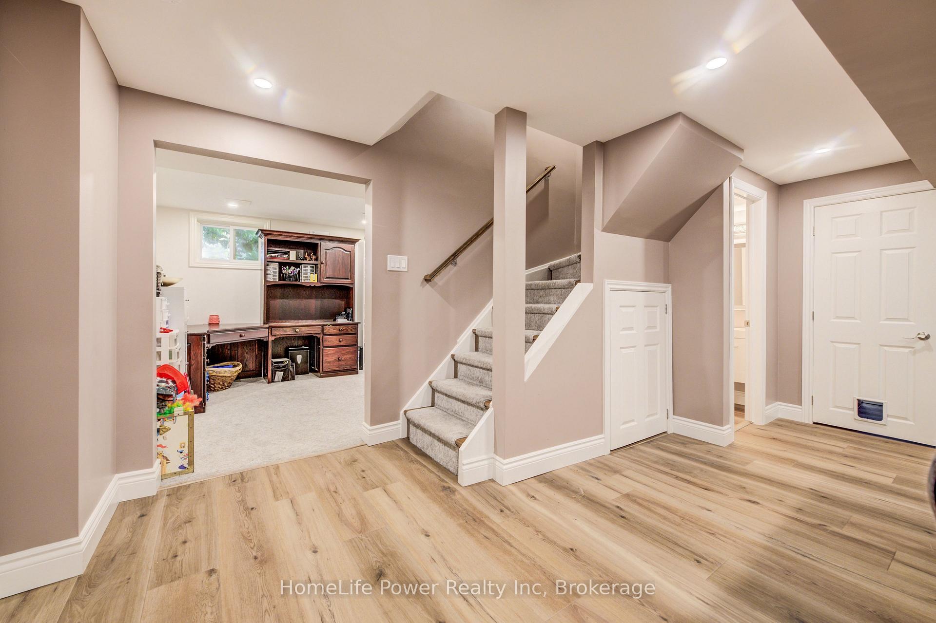 Photo 32 of 41 McNiven Road, Hamilton, Ancaster — HOMEH