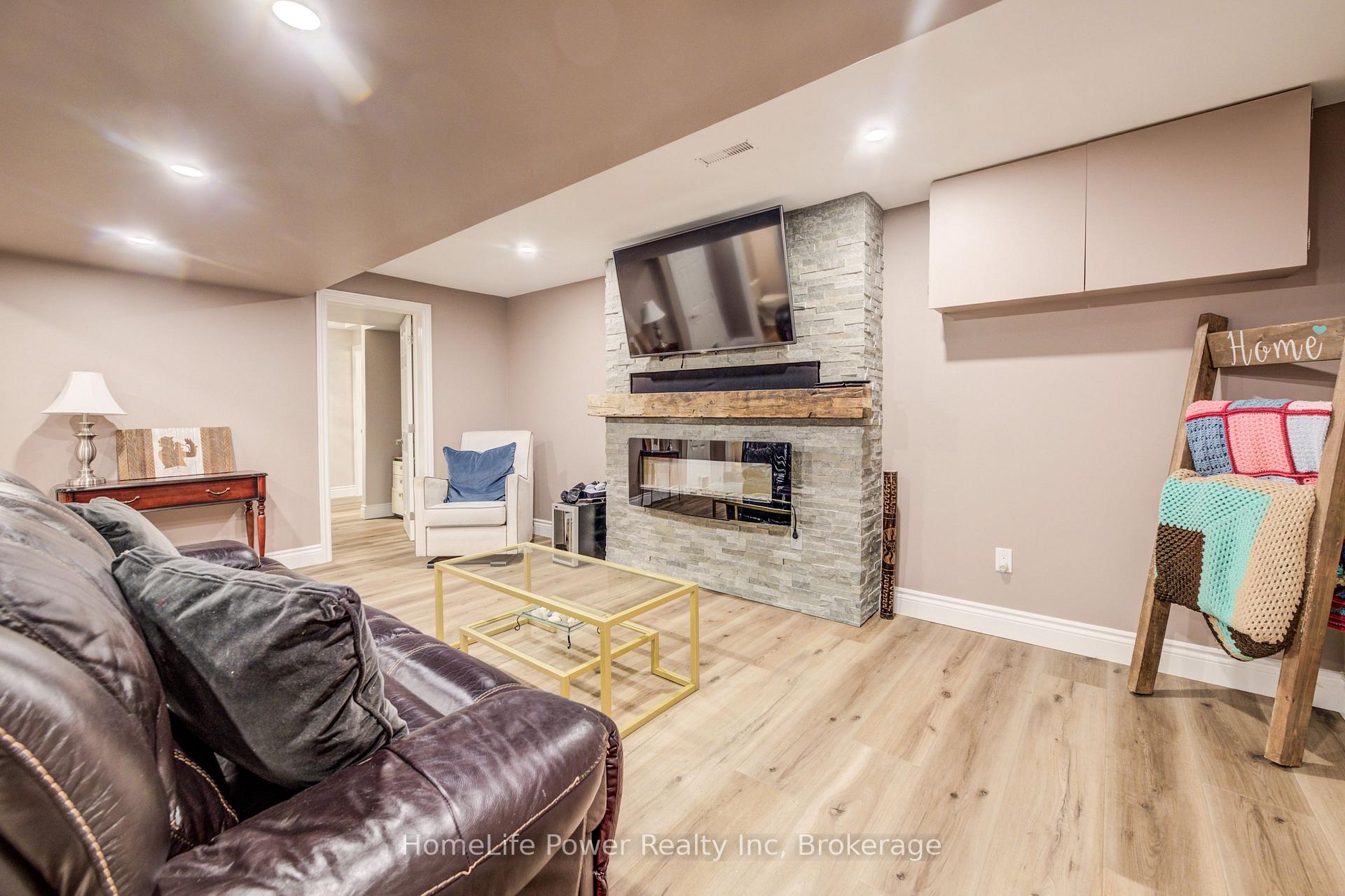 Photo 33 of 41 McNiven Road, Hamilton, Ancaster — HOMEH