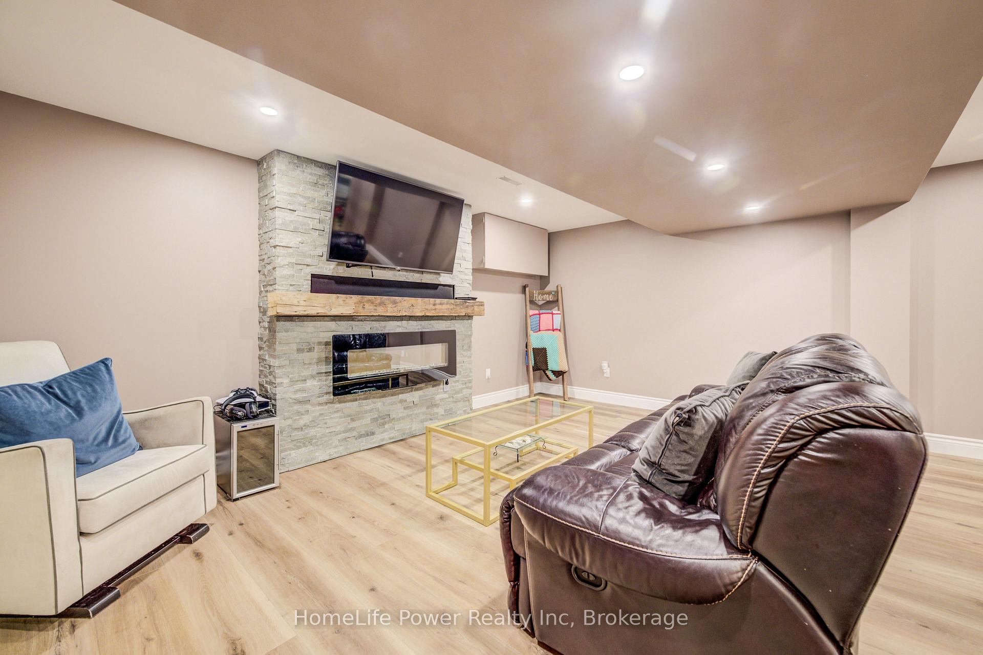 Photo 34 of 41 McNiven Road, Hamilton, Ancaster — HOMEH