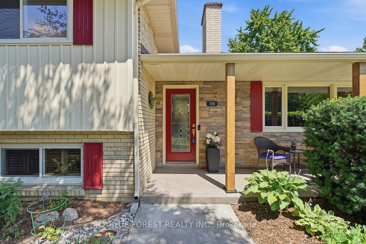 Photo 9 of 708 Headley Drive, London, North O — HOMEH