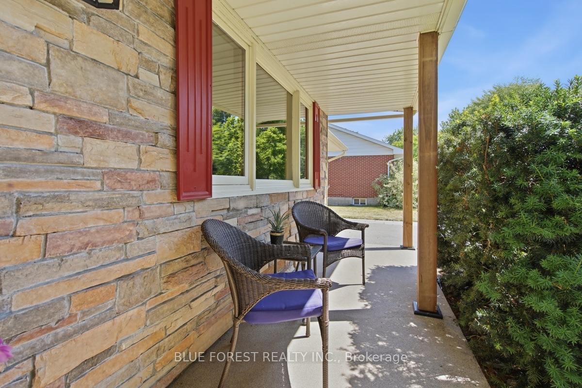 Photo 10 of 708 Headley Drive, London, North O — HOMEH