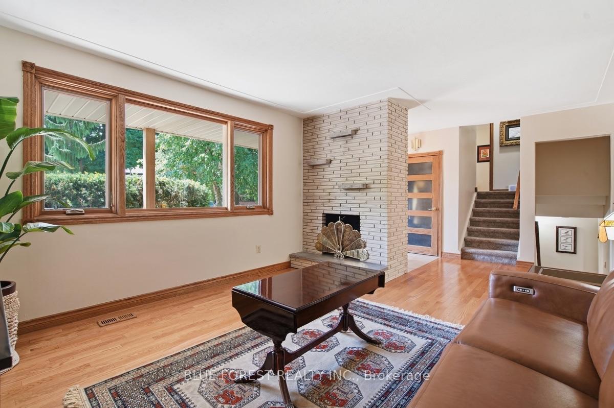 Photo 12 of 708 Headley Drive, London, North O — HOMEH