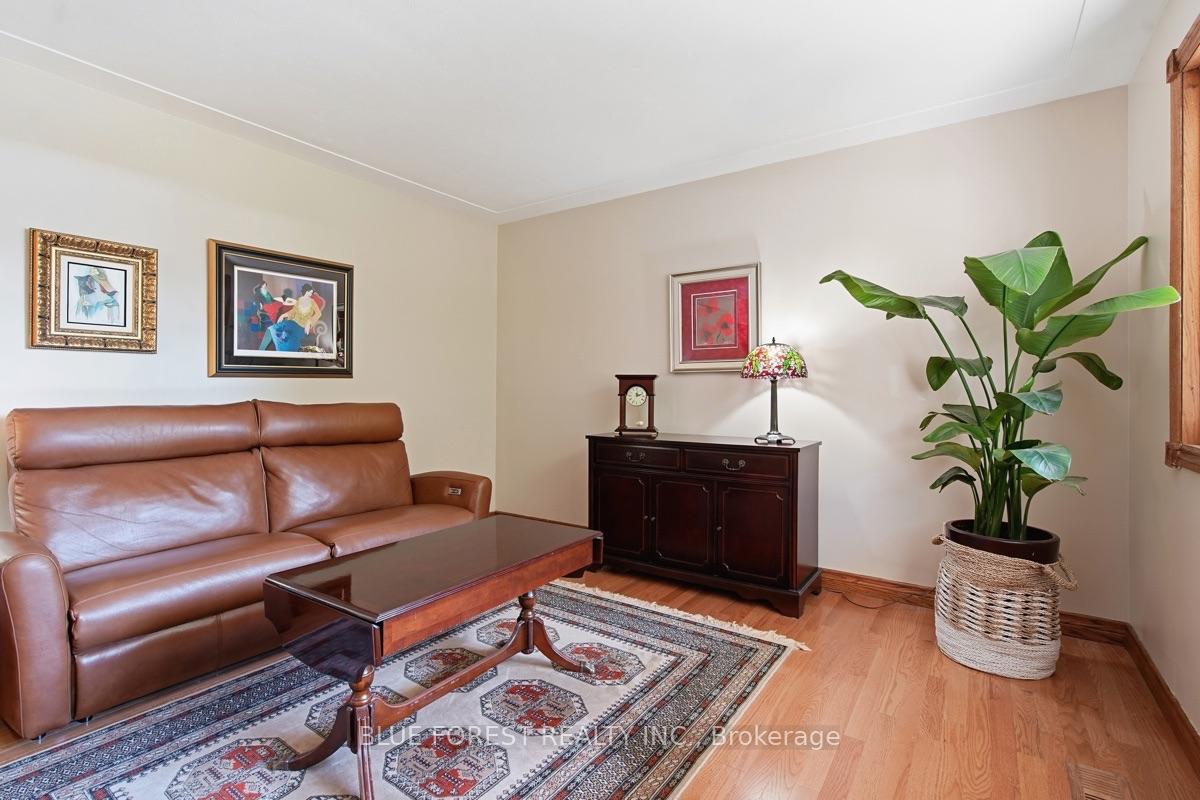 Photo 13 of 708 Headley Drive, London, North O — HOMEH