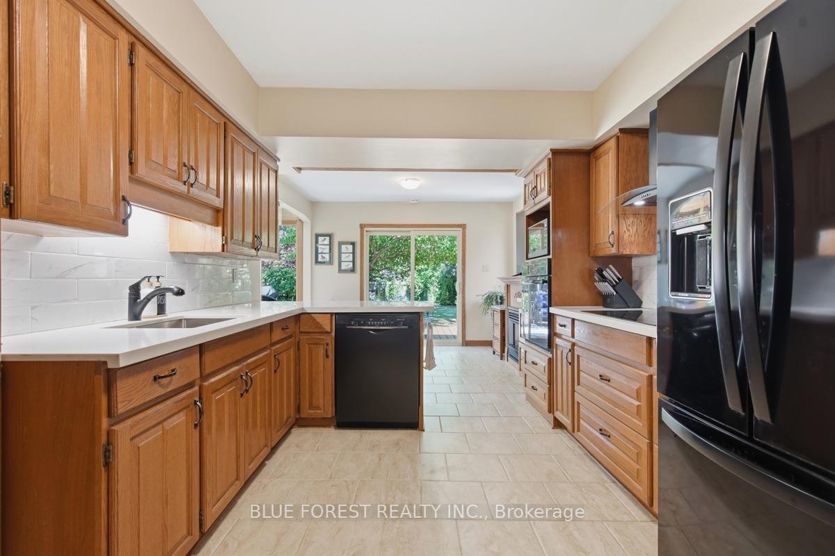 Photo 17 of 708 Headley Drive, London, North O — HOMEH