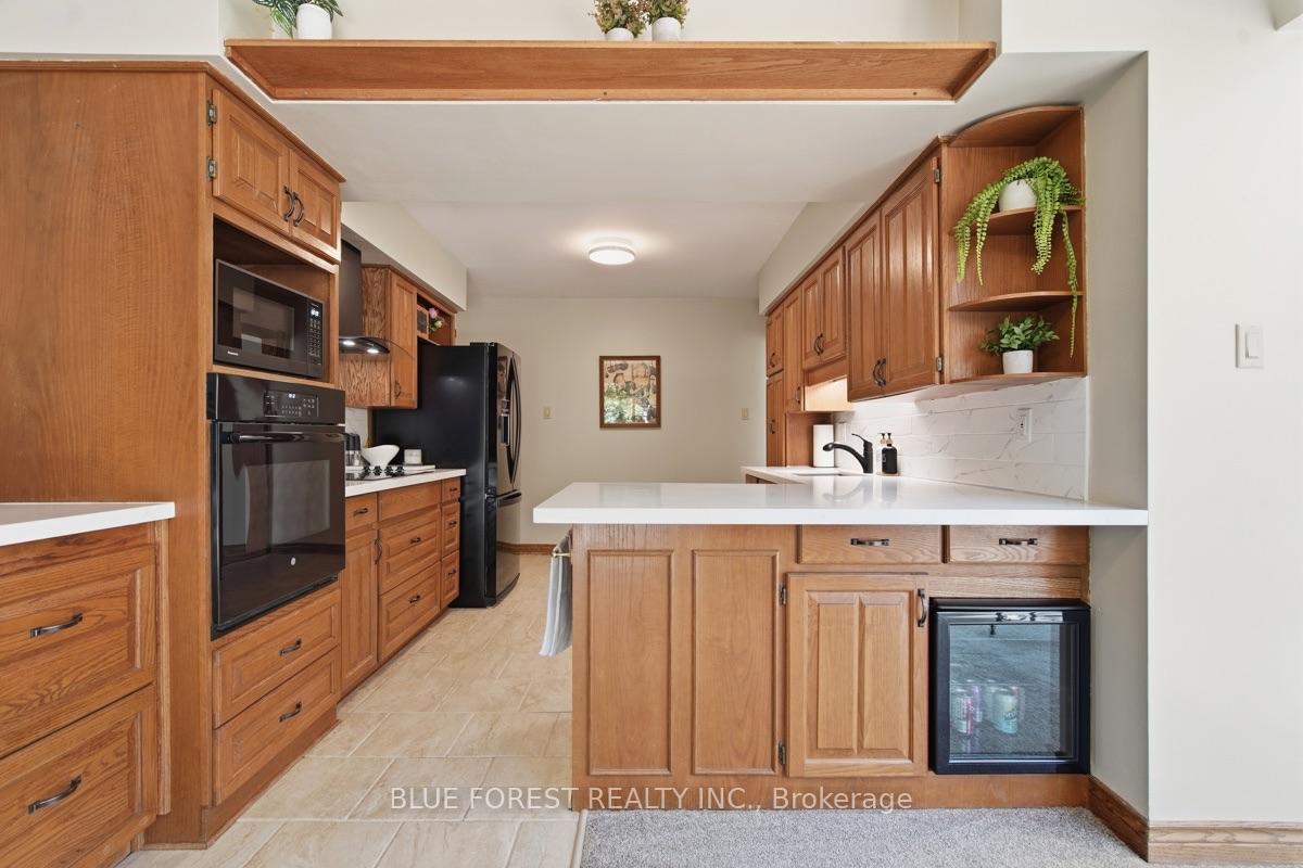Photo 18 of 708 Headley Drive, London, North O — HOMEH