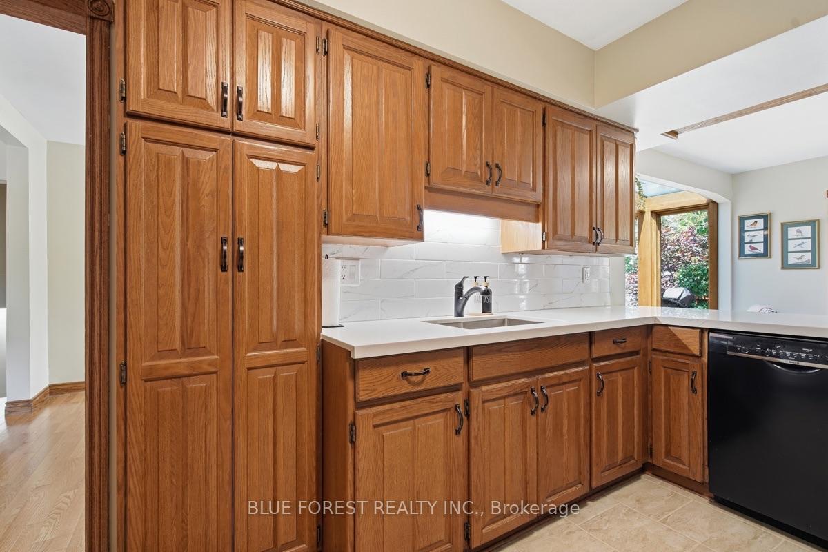 Photo 19 of 708 Headley Drive, London, North O — HOMEH