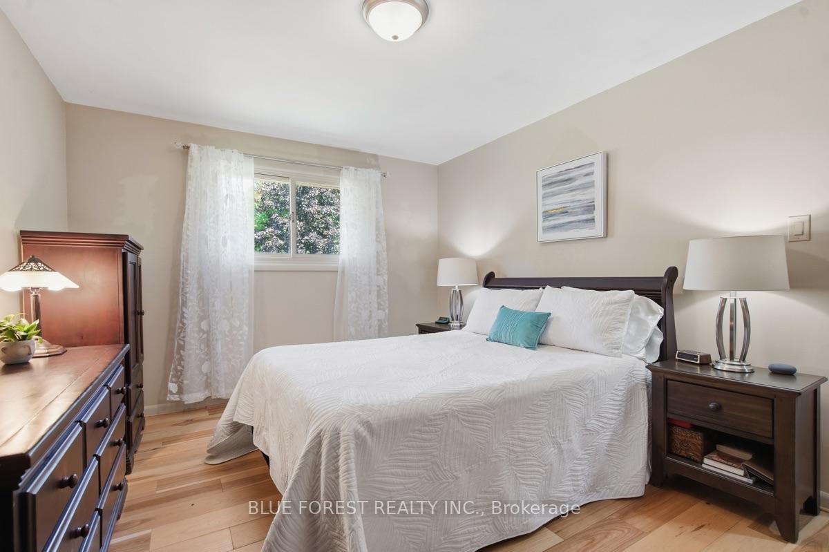 Photo 23 of 708 Headley Drive, London, North O — HOMEH