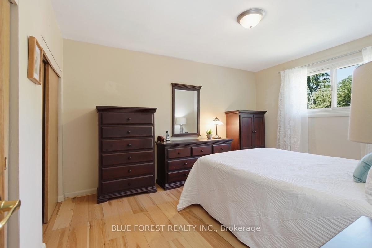 Photo 24 of 708 Headley Drive, London, North O — HOMEH