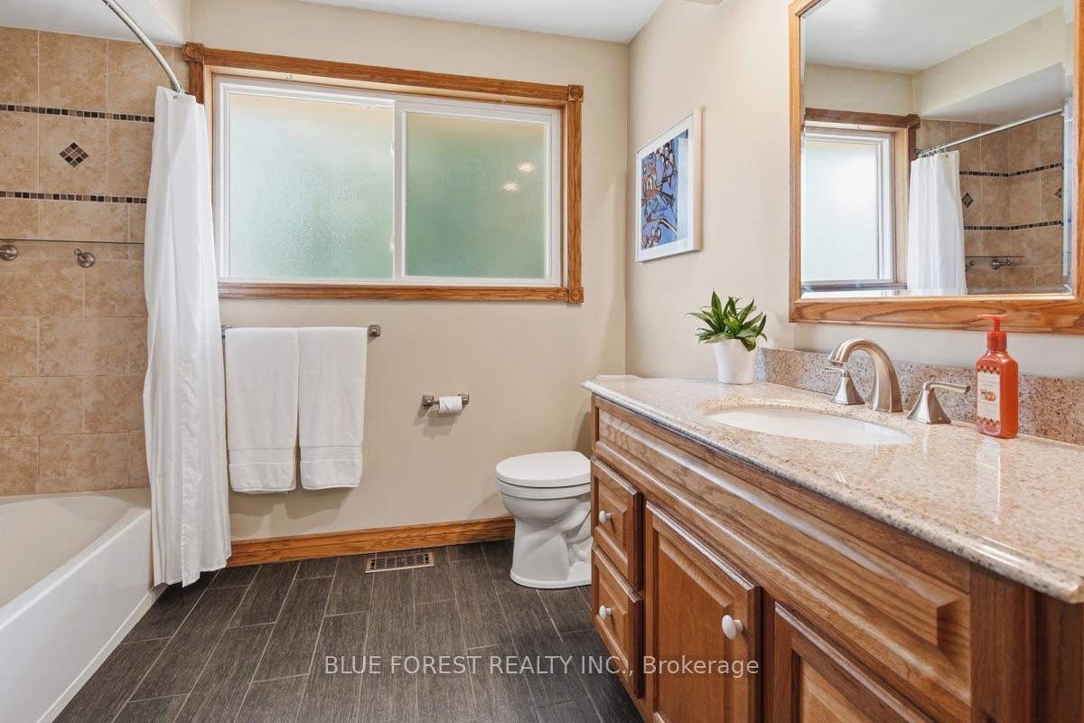Photo 29 of 708 Headley Drive, London, North O — HOMEH