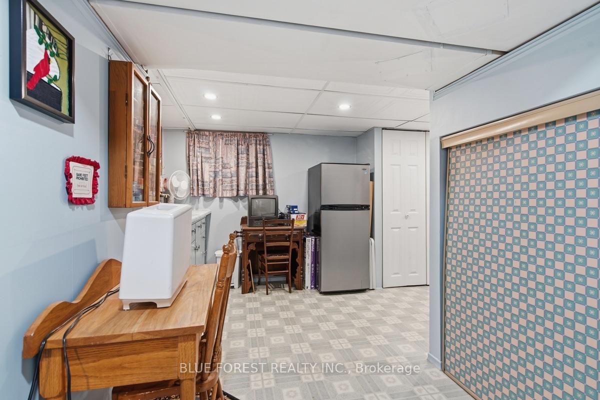 Photo 36 of 708 Headley Drive, London, North O — HOMEH