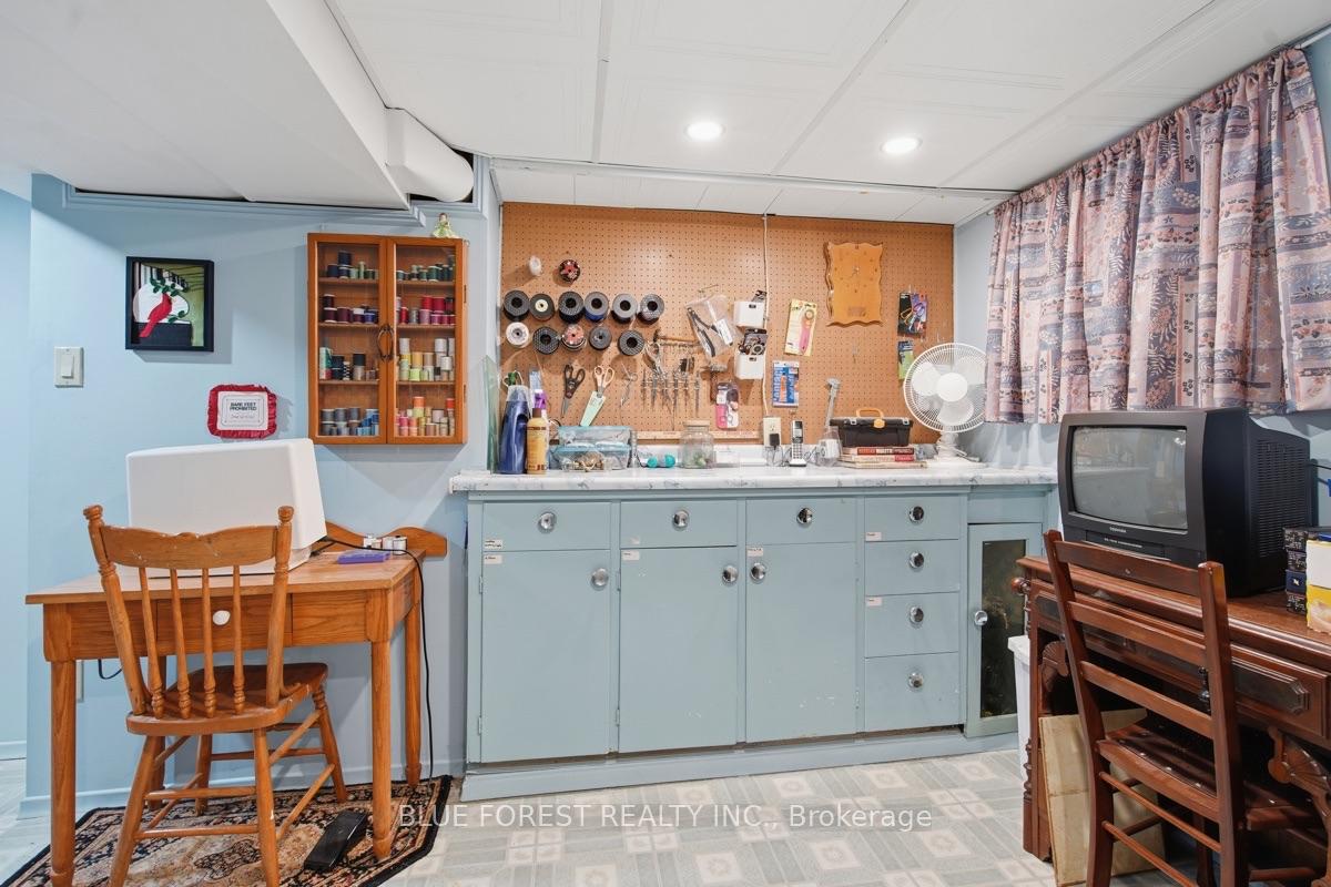 Photo 37 of 708 Headley Drive, London, North O — HOMEH