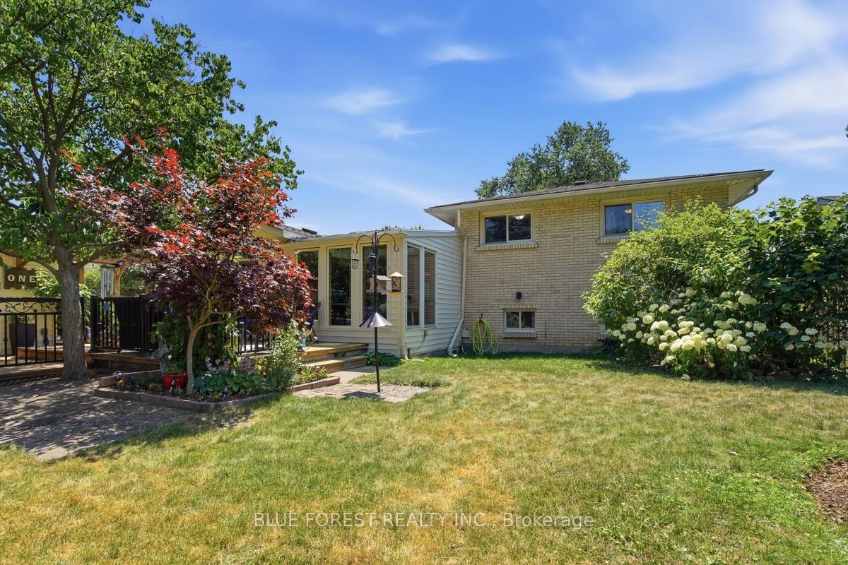 Photo 8 of 708 Headley Drive, London, North O — HOMEH