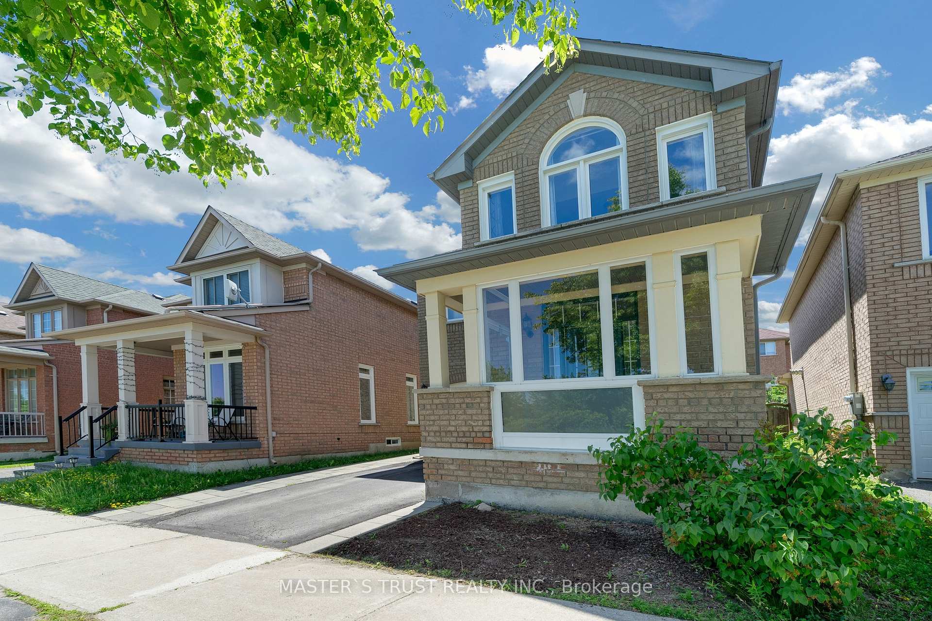 Photo 2 of 418 The Bridle Walk, Markham, Berczy — HOMEH