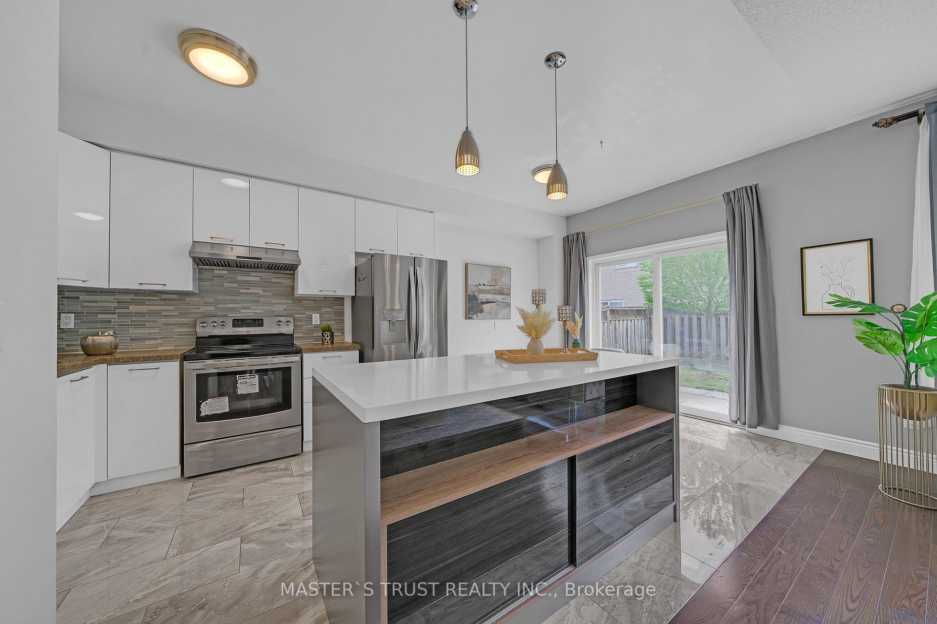 Photo 19 of 418 The Bridle Walk, Markham, Berczy — HOMEH