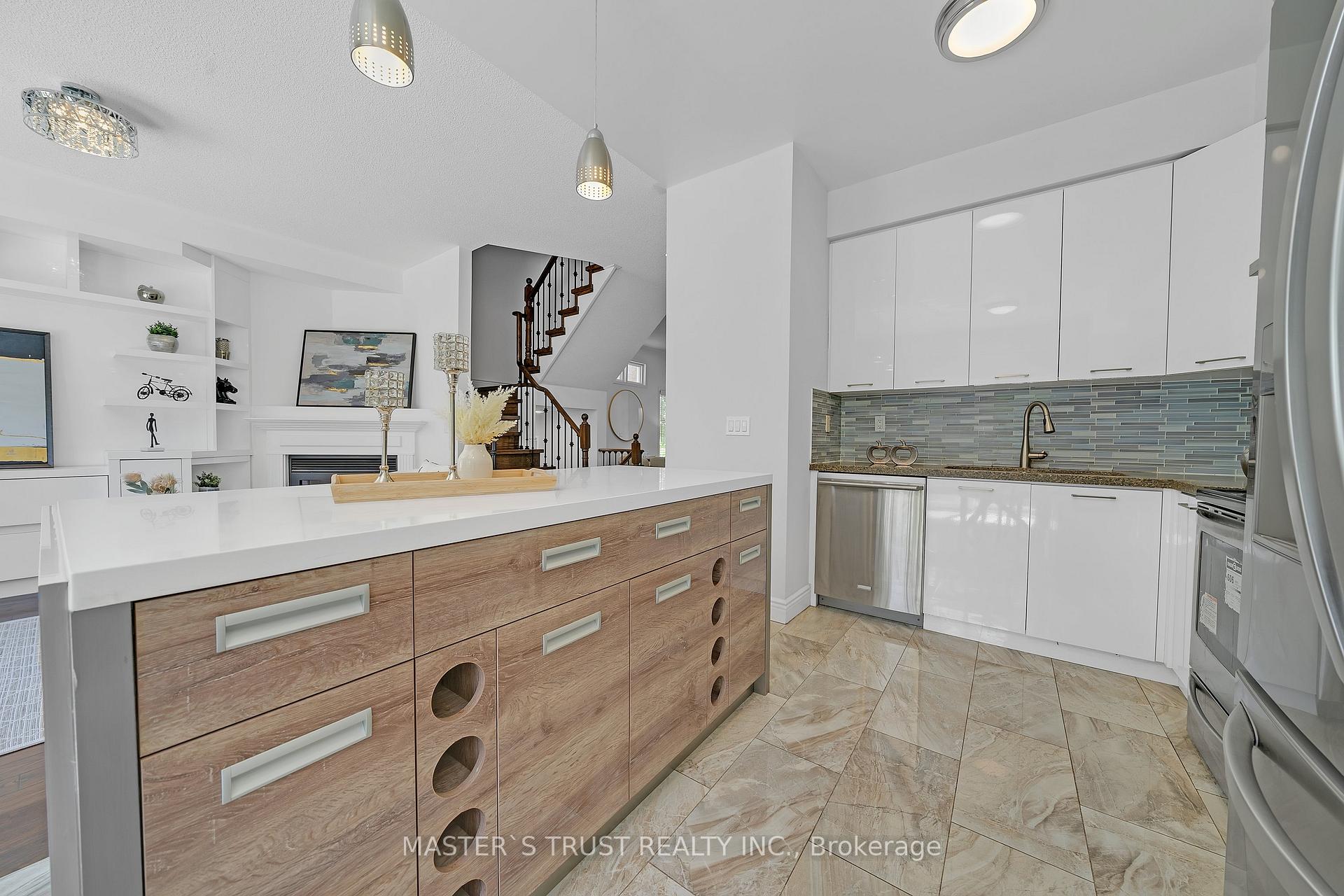 Photo 22 of 418 The Bridle Walk, Markham, Berczy — HOMEH