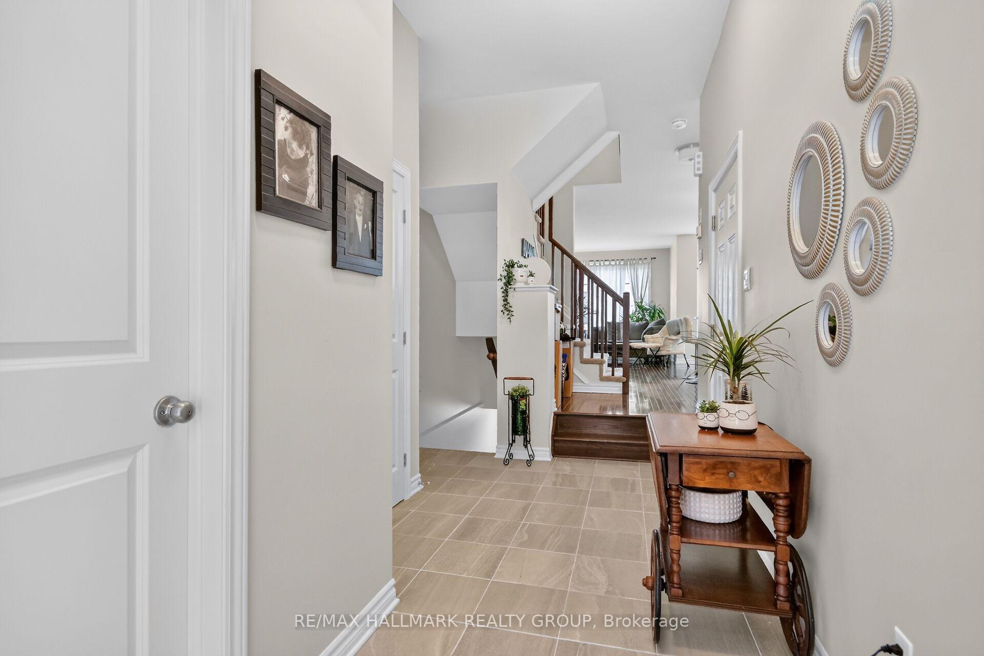 Photo 4 of 357 Barrett Farm Drive, Ottawa, Blossom Park/Kemp Park/Findlay Creek — HOMEH