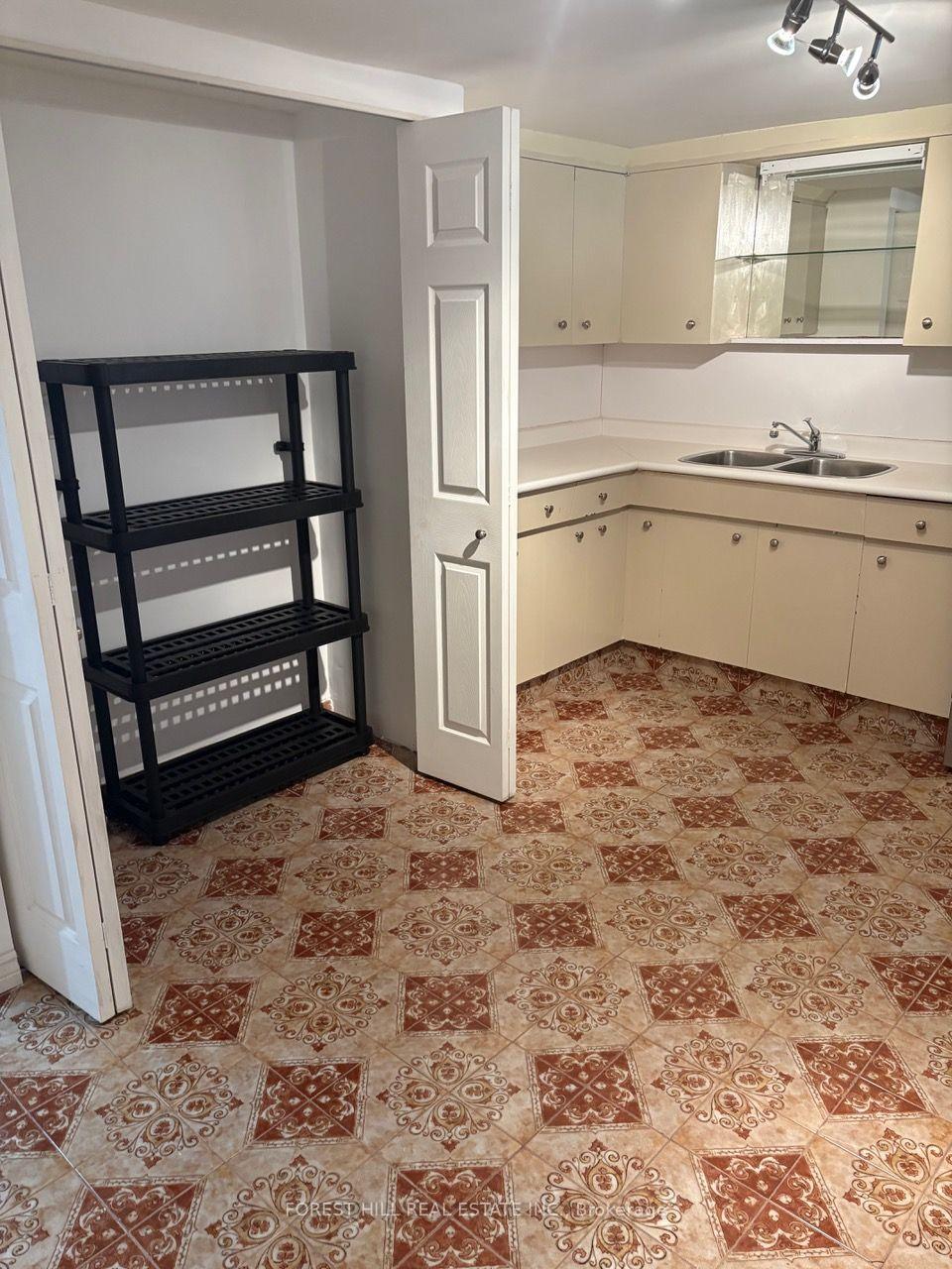 Photo 3 of Unit Lower, 35 McAdam Avenue, North York, Yorkdale-Glen Park — HOMEH