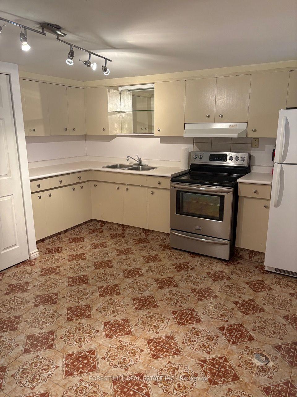 Photo 4 of Unit Lower, 35 McAdam Avenue, North York, Yorkdale-Glen Park — HOMEH