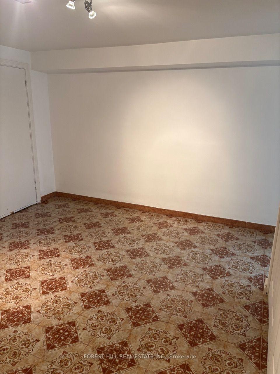 Photo 5 of Unit Lower, 35 McAdam Avenue, North York, Yorkdale-Glen Park — HOMEH
