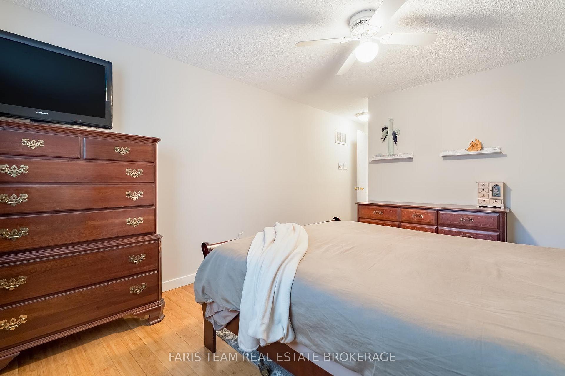 Photo 15 of 44 Hadden Crescent, Barrie, Cundles East — HOMEH