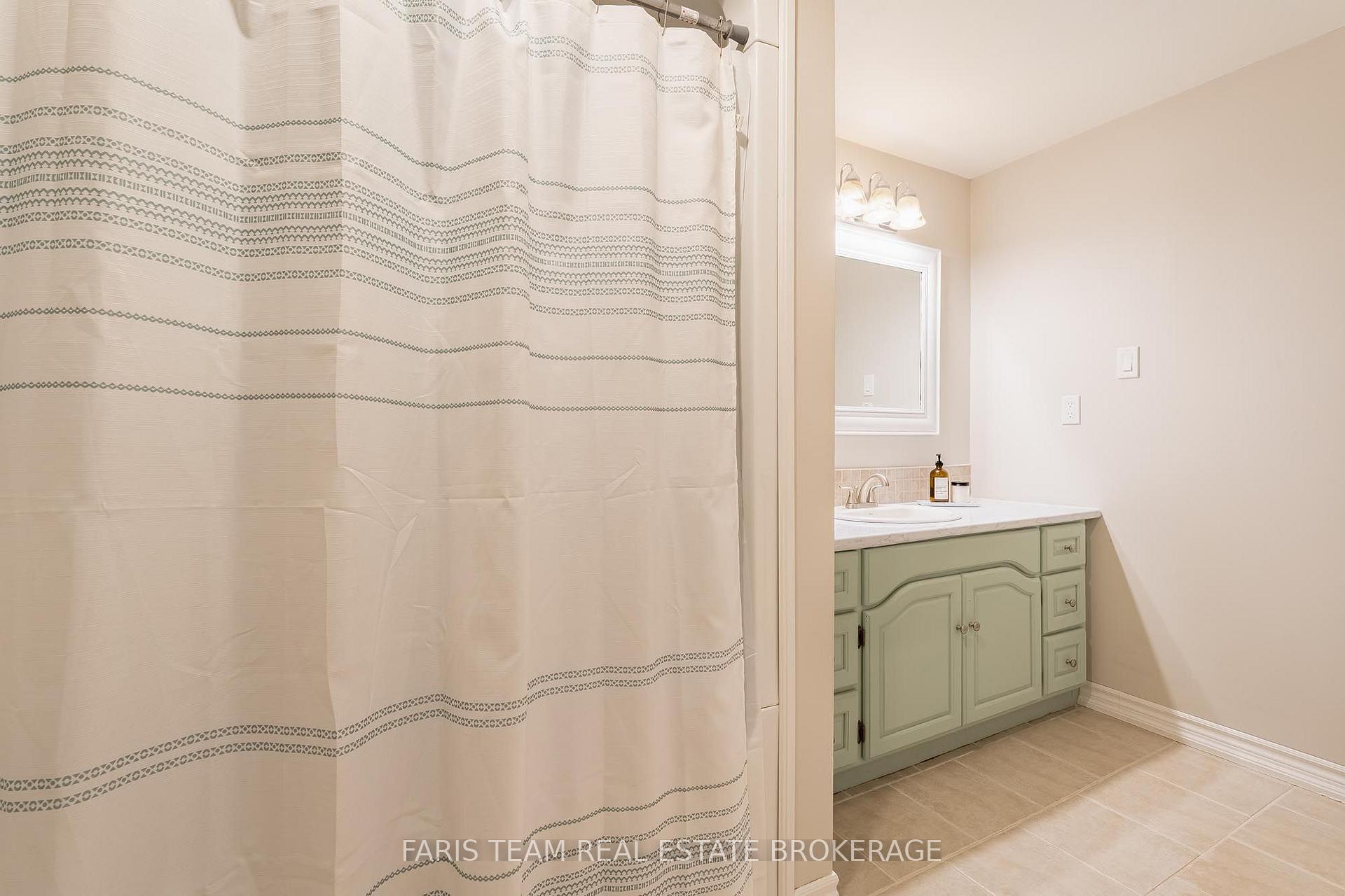 Photo 18 of 44 Hadden Crescent, Barrie, Cundles East — HOMEH