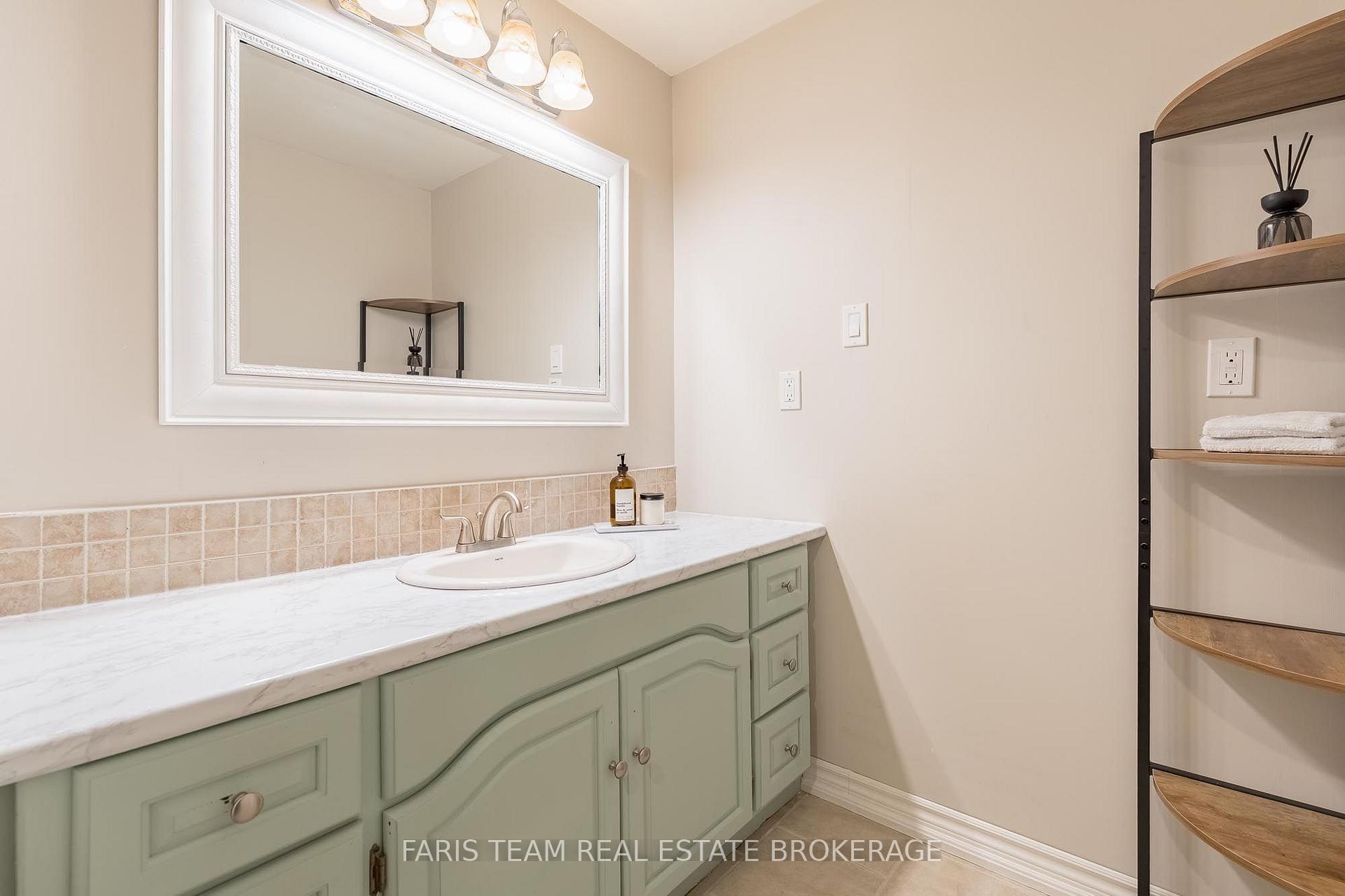 Photo 19 of 44 Hadden Crescent, Barrie, Cundles East — HOMEH