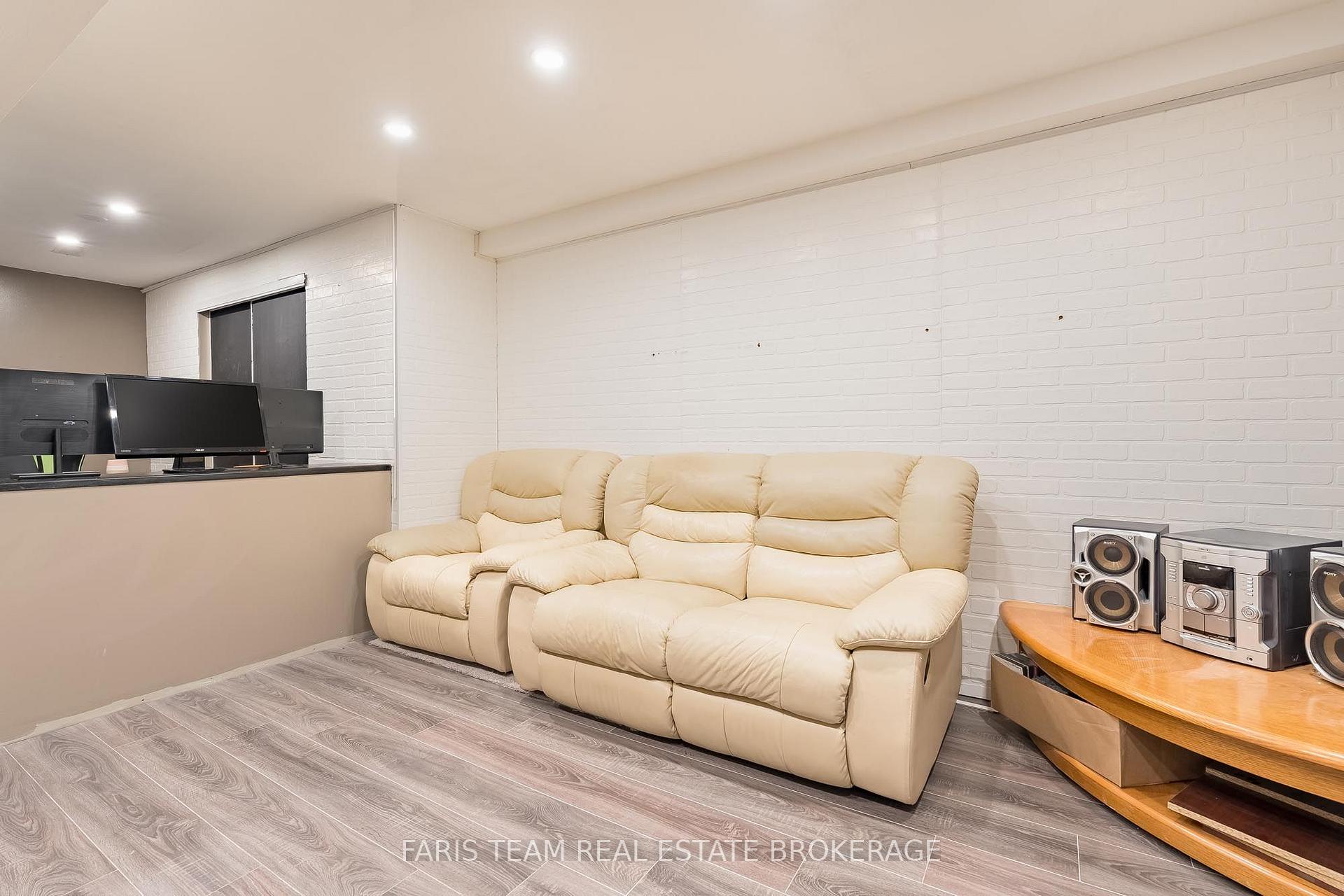 Photo 20 of 44 Hadden Crescent, Barrie, Cundles East — HOMEH