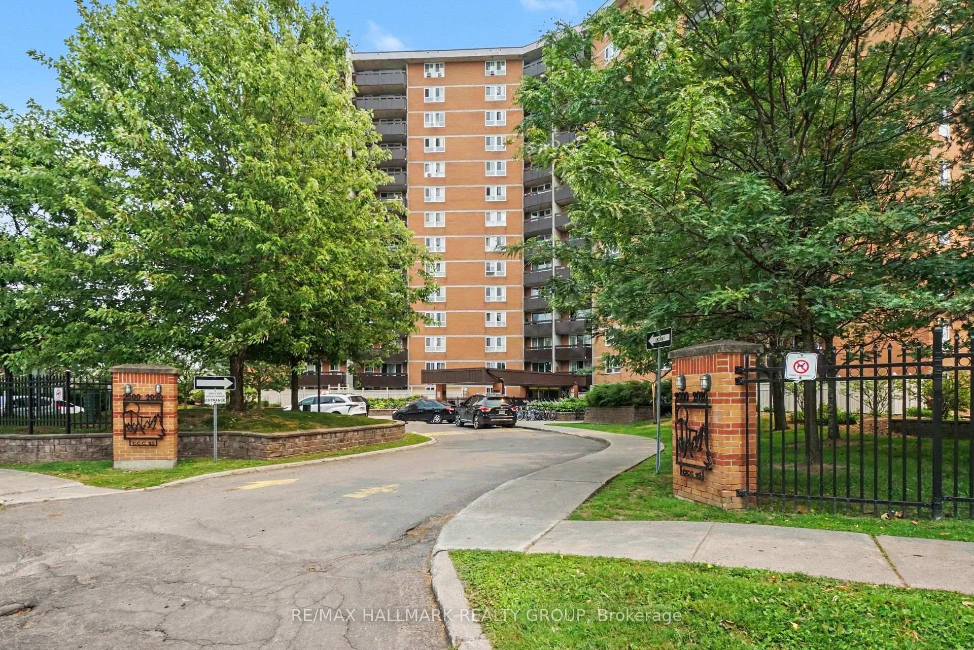 Front of Unit 1417, 2000 Jasmine Crescent