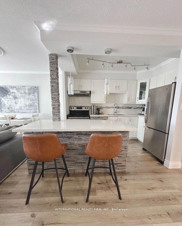 Photo 4 of Unit 408, 2263 Marine Drive, Oakville, Bronte — HOMEH