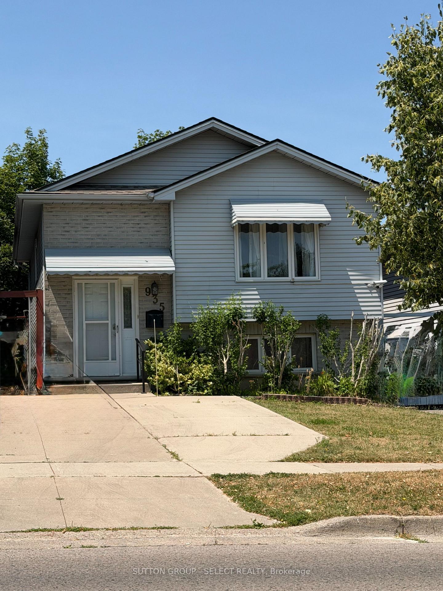 Photo 1 of 935 Lawson Road, London, North I — HOMEH