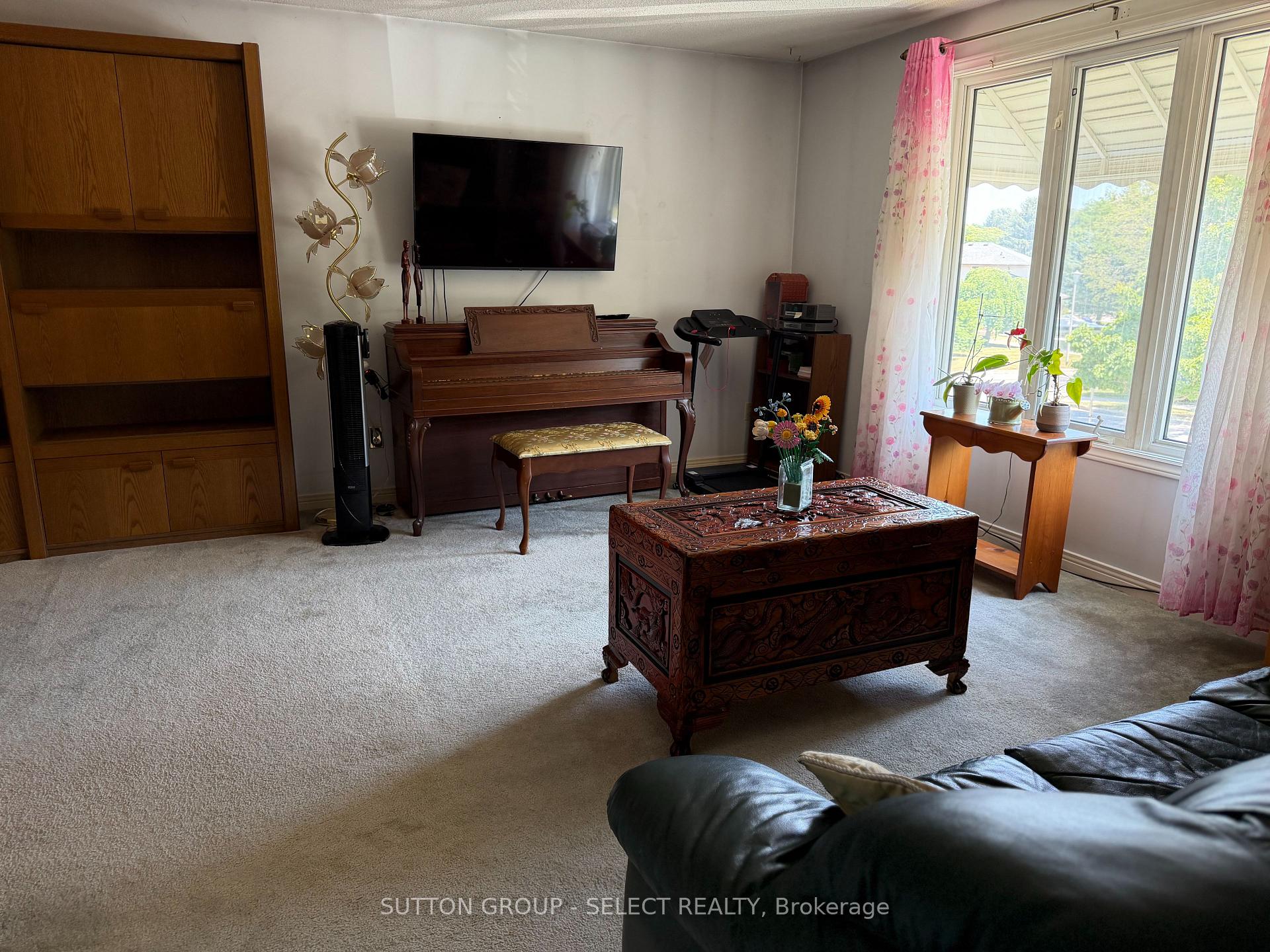 Photo 2 of 935 Lawson Road, London, North I — HOMEH