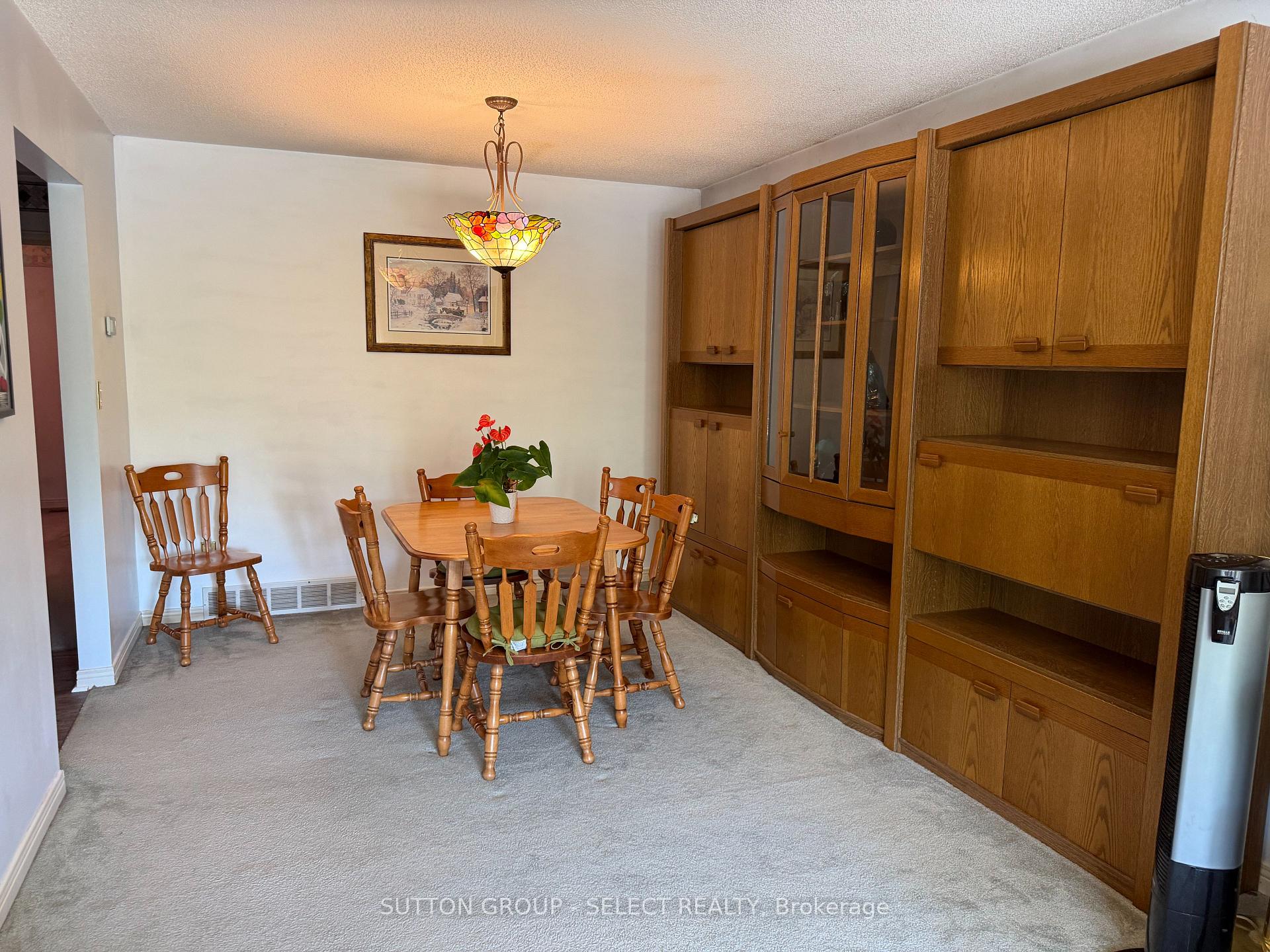 Photo 4 of 935 Lawson Road, London, North I — HOMEH