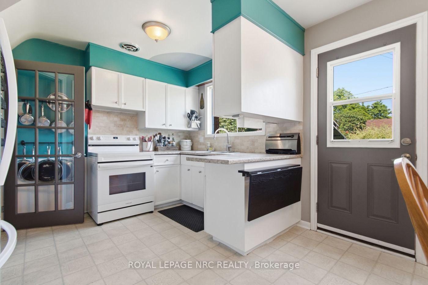 Photo 11 of 71 Wildwood Road, St. Catharines, Port Weller — HOMEH