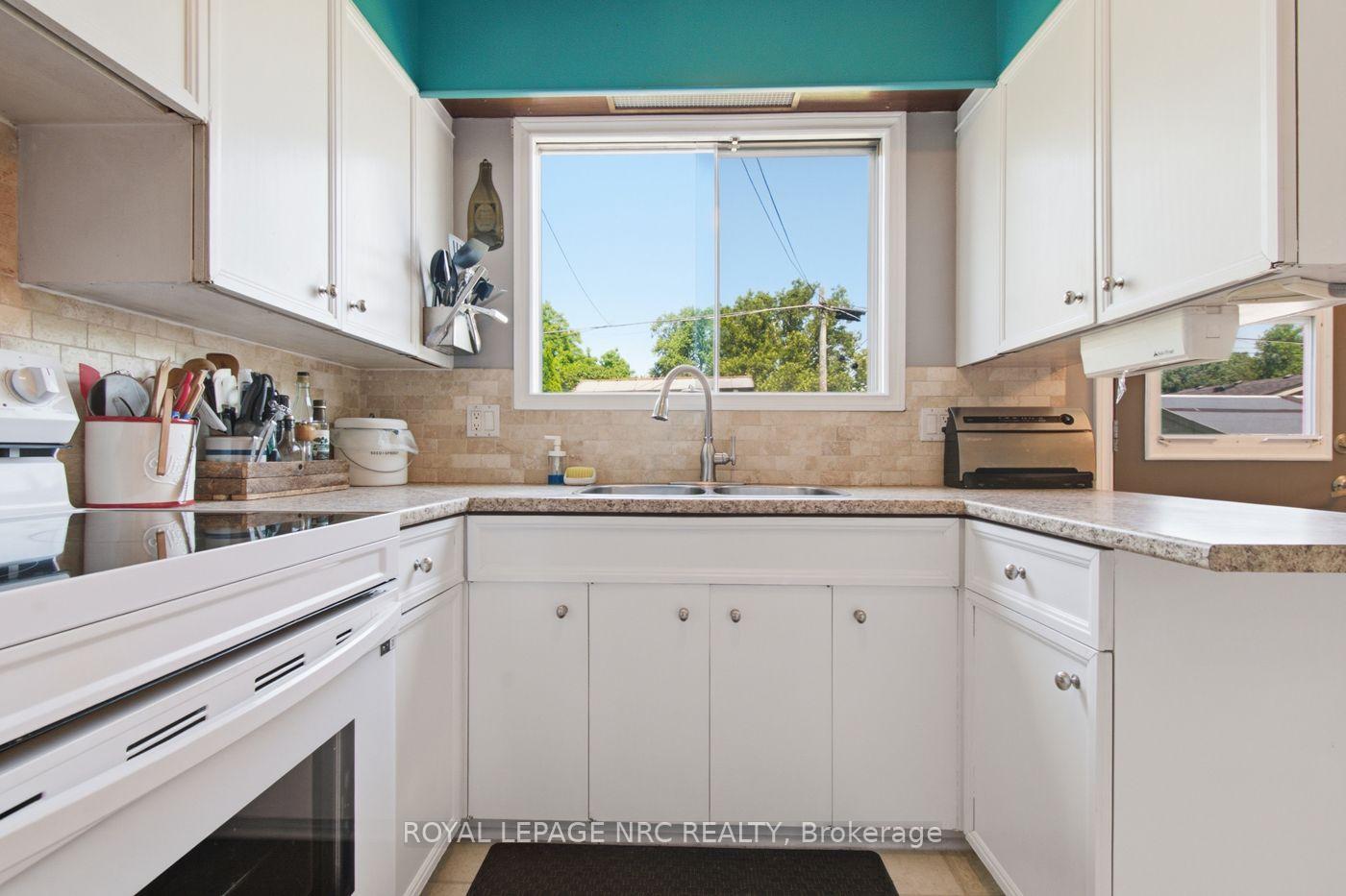Photo 14 of 71 Wildwood Road, St. Catharines, Port Weller — HOMEH