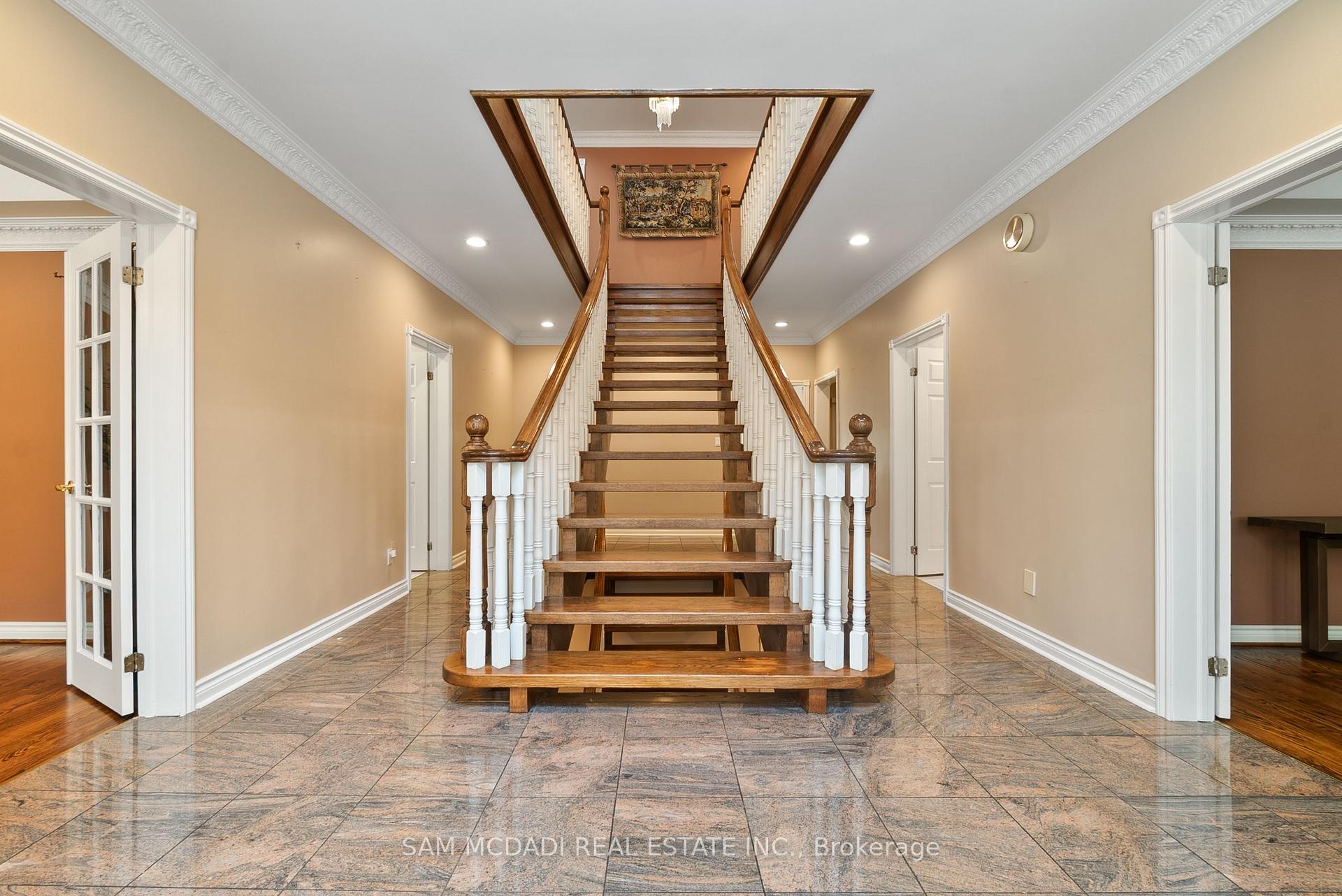 Photo 3 of 2339 Glengarry Road, Mississauga, Erindale — HOMEH