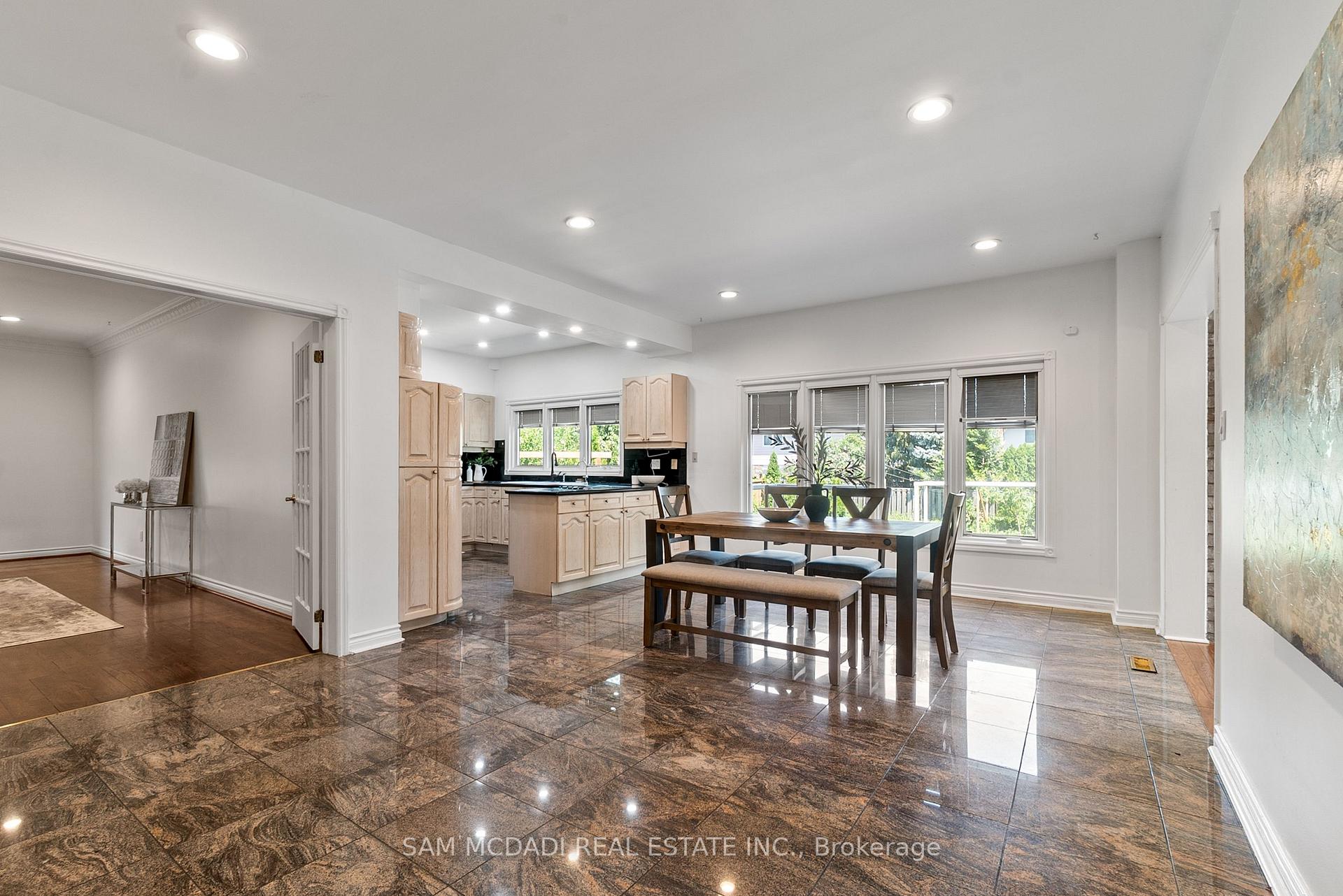 Photo 10 of 2339 Glengarry Road, Mississauga, Erindale — HOMEH