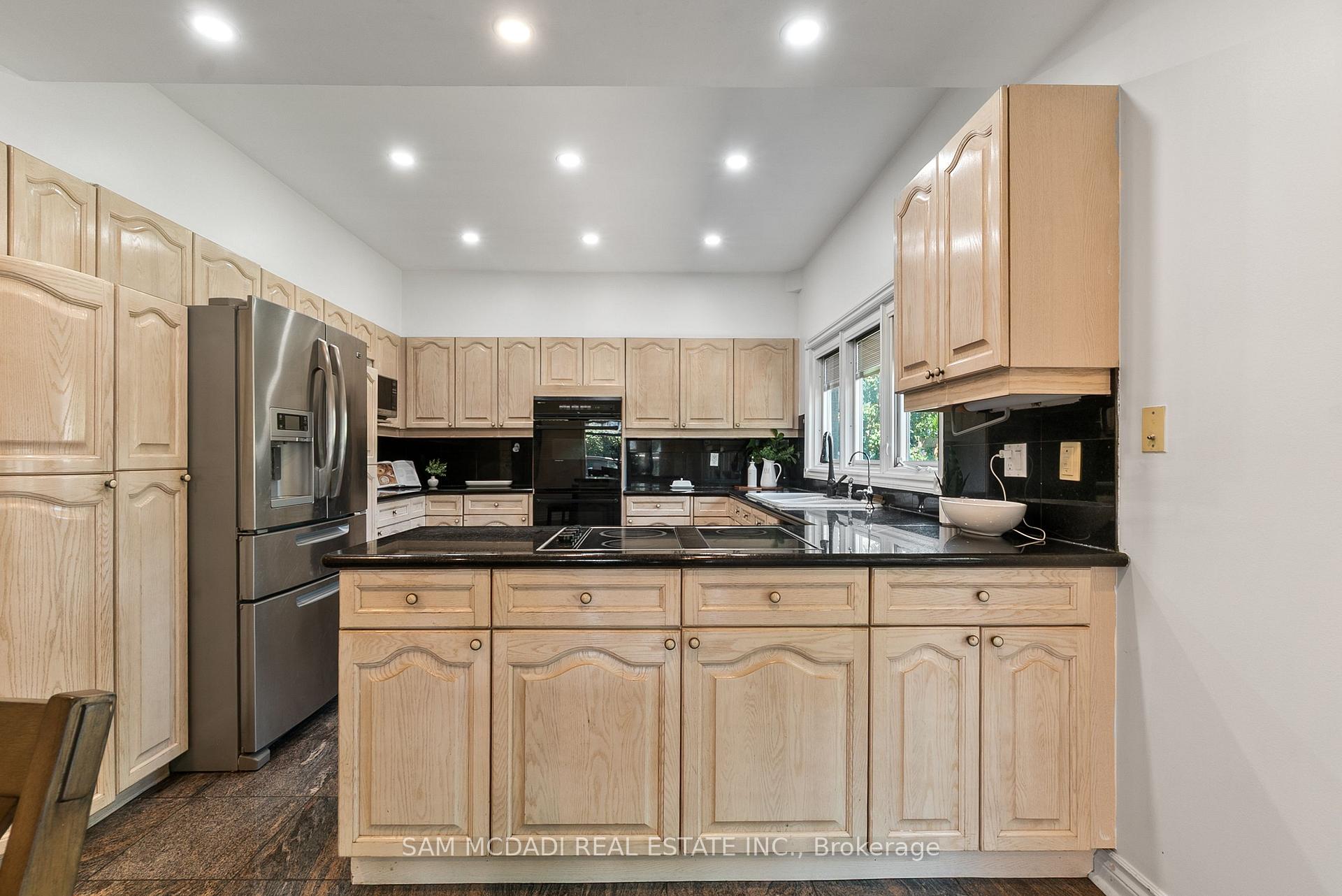 Photo 11 of 2339 Glengarry Road, Mississauga, Erindale — HOMEH