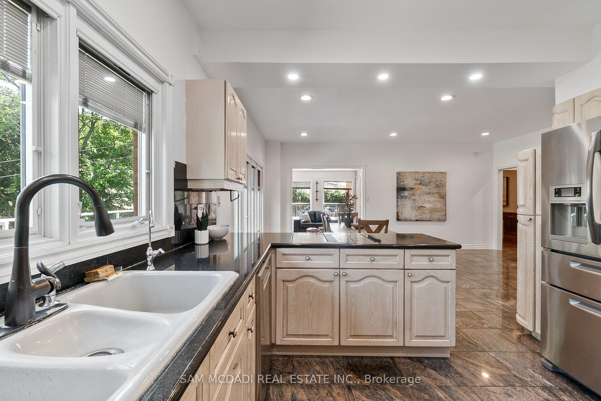 Photo 13 of 2339 Glengarry Road, Mississauga, Erindale — HOMEH