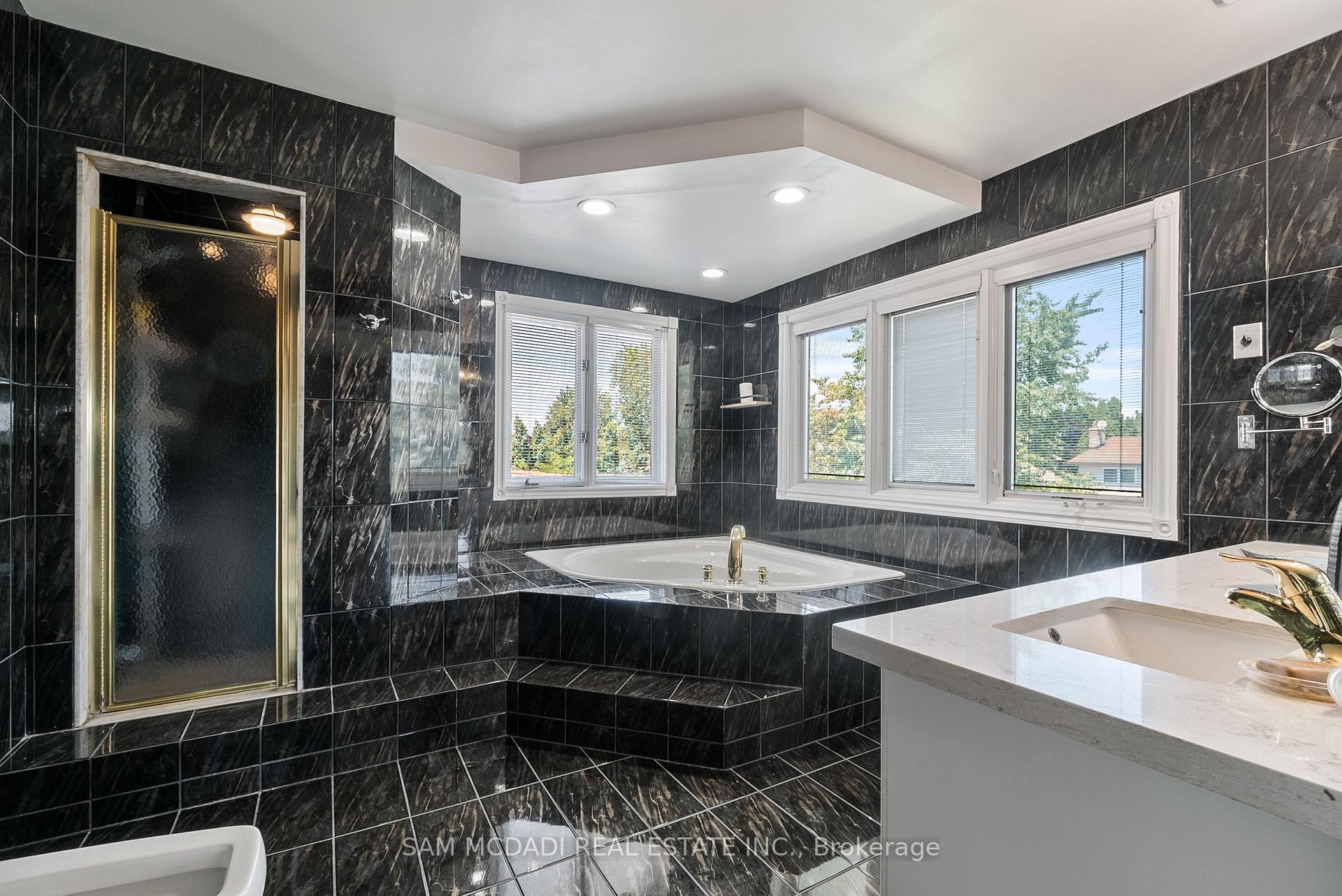 Photo 17 of 2339 Glengarry Road, Mississauga, Erindale — HOMEH